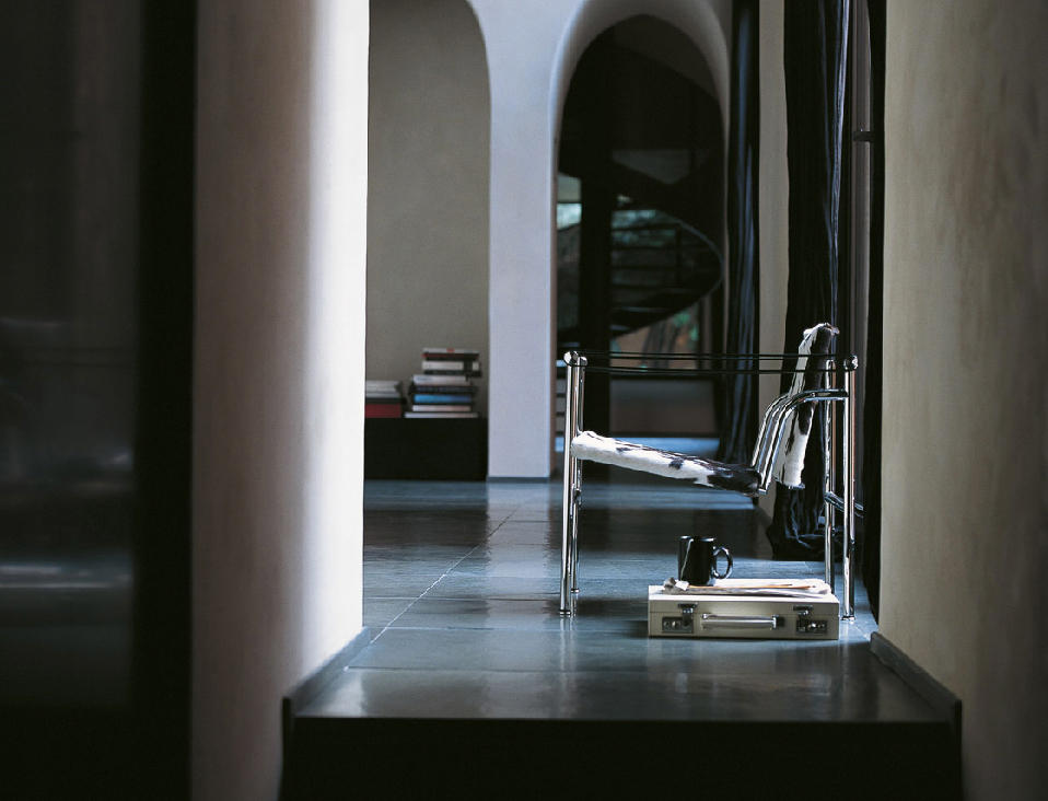 华体会体育官方在线官网 - 坐具|休闲椅|办公家具|华体会体育官方在线官网家具|LC扶手椅