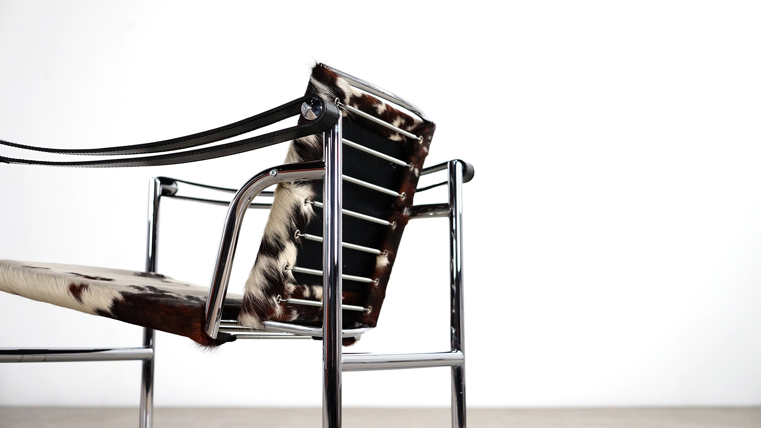 华体会体育官方在线官网 - 坐具|休闲椅|办公家具|华体会体育官方在线官网家具|LC扶手椅