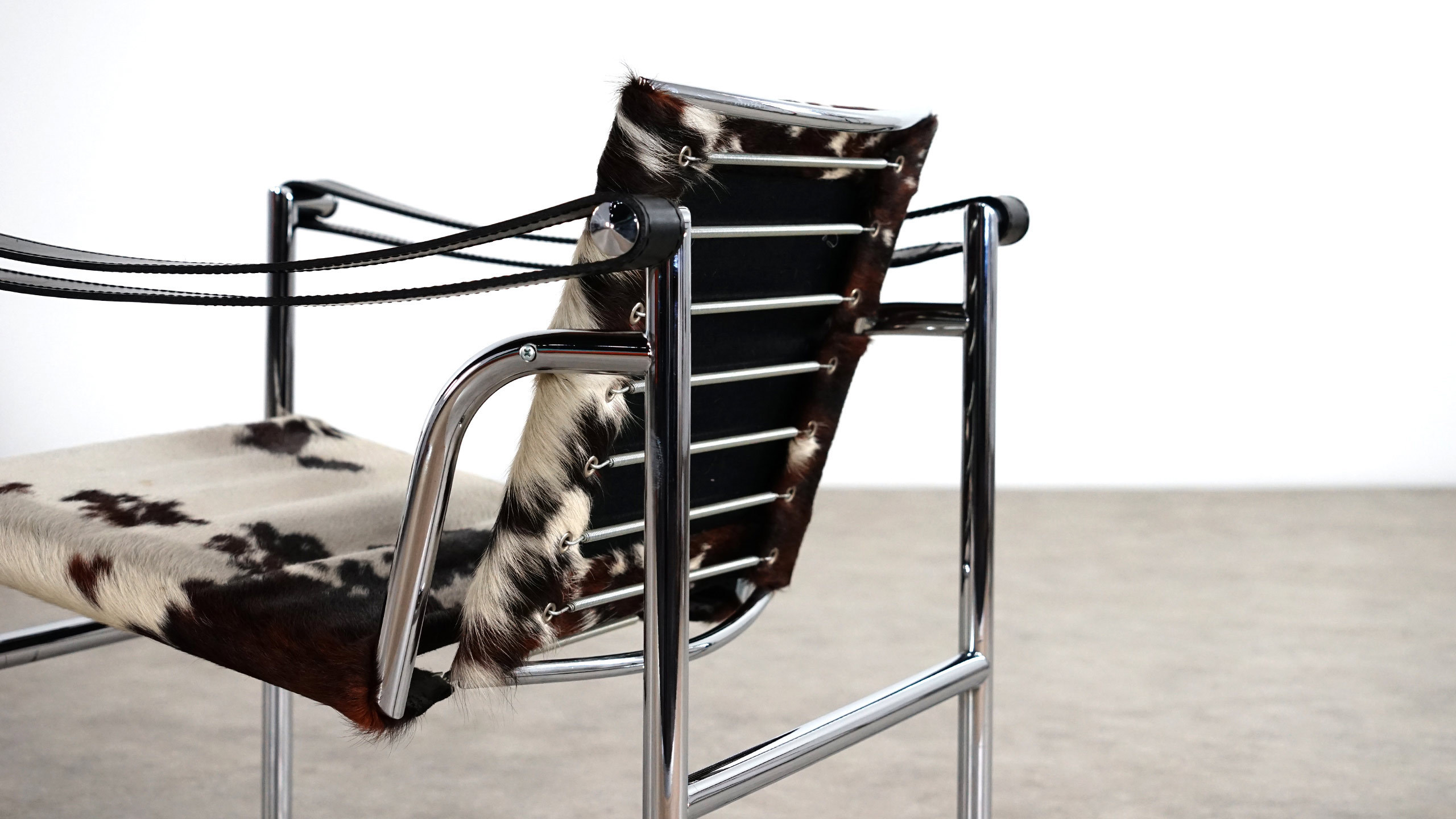 华体会体育官方在线官网 - 坐具|休闲椅|办公家具|华体会体育官方在线官网家具|LC扶手椅