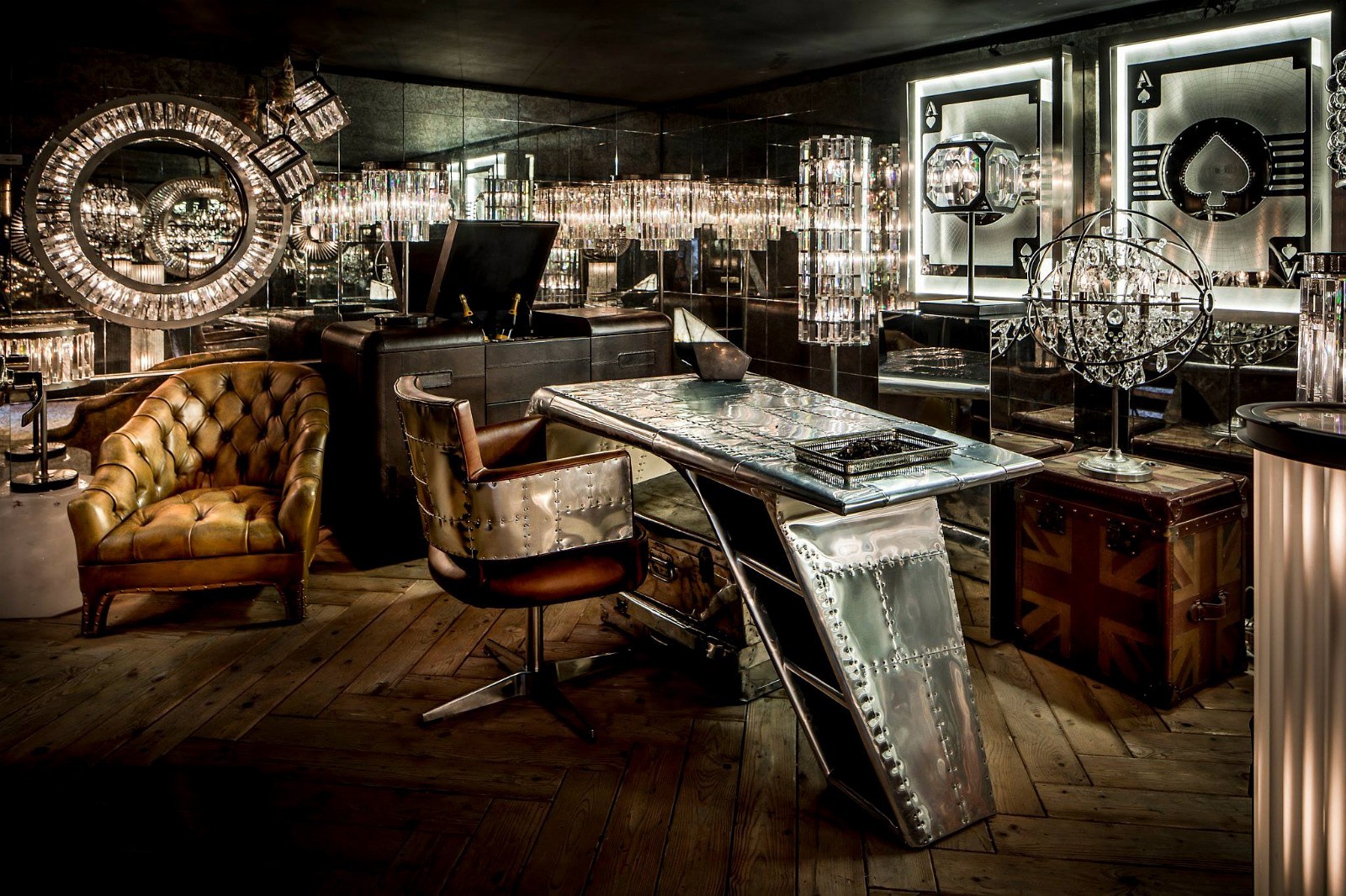 华体会体育官方在线官网 - 桌几|办公桌|办公家具|华体会体育官方在线官网家具|飞行员瓦尔基里台