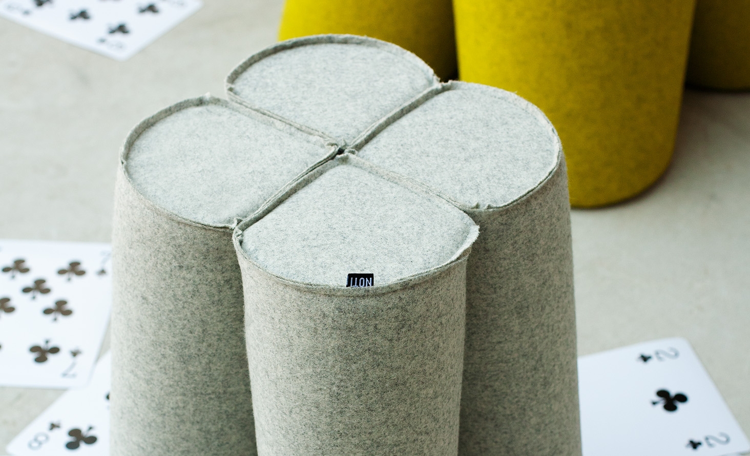 华体会体育官方在线官网 - 坐具|吧椅/凳子|办公家具|华体会体育官方在线官网家具|三叶草矮墩