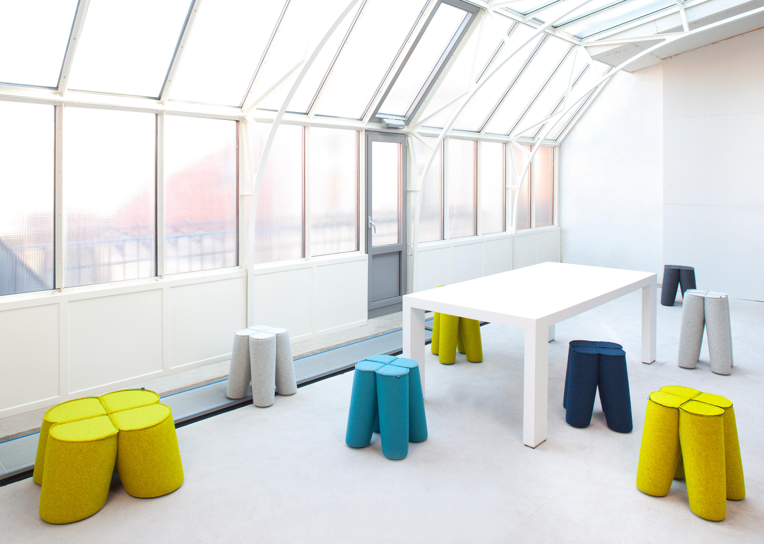 华体会体育官方在线官网 - 坐具|吧椅/凳子|办公家具|华体会体育官方在线官网家具|三叶草矮墩