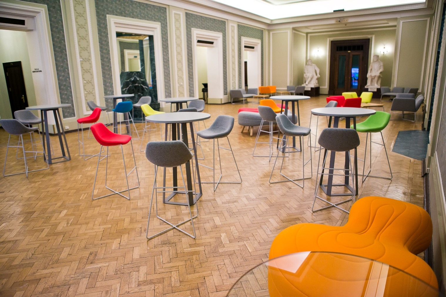 华体会体育官方在线官网 - 坐具|吧椅/凳子|办公家具|华体会体育官方在线官网家具|Bouli矮凳