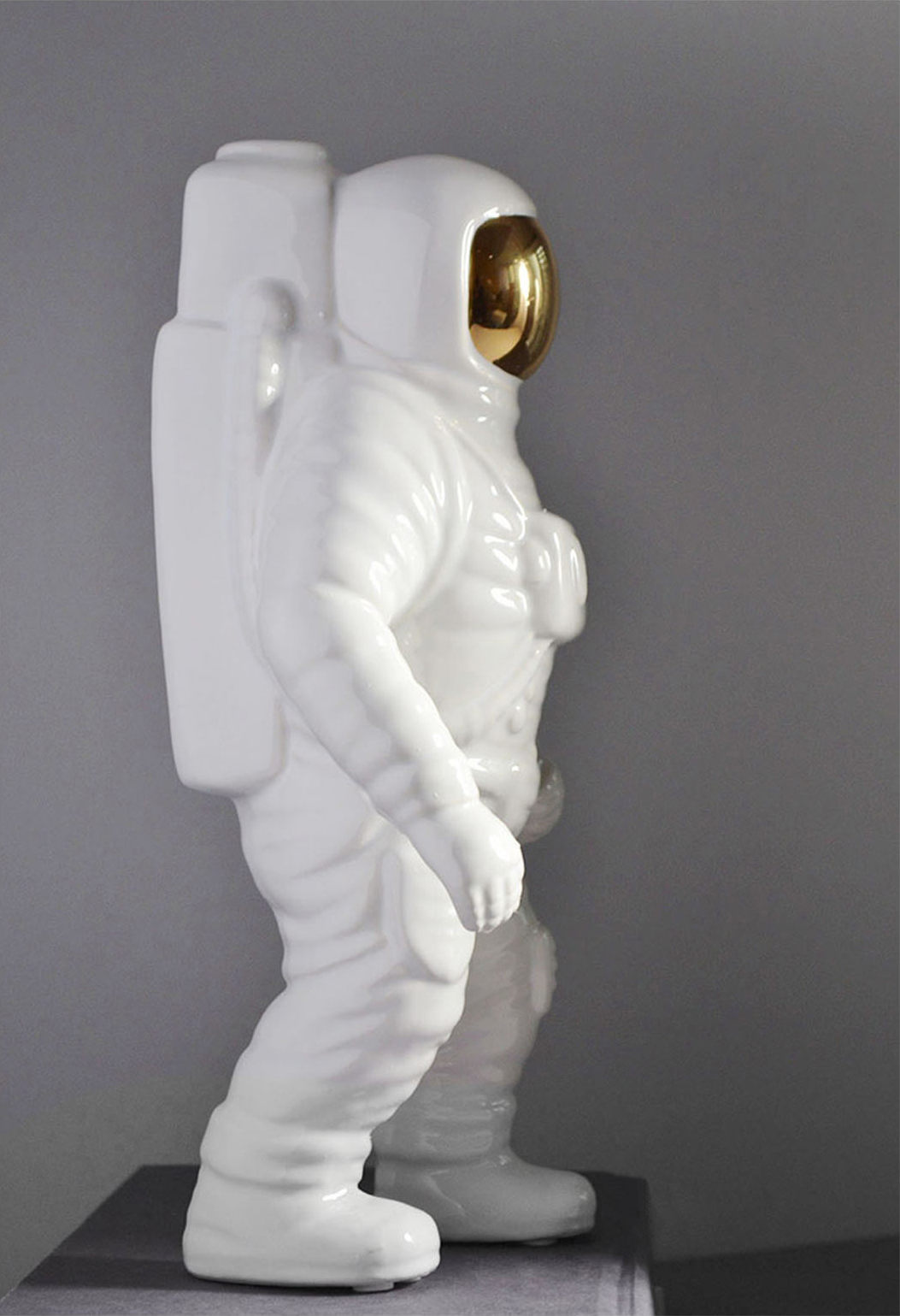 华体会体育官方在线官网 - 附件|花器|办公家具|华体会体育官方在线官网家具|宇航员花瓶