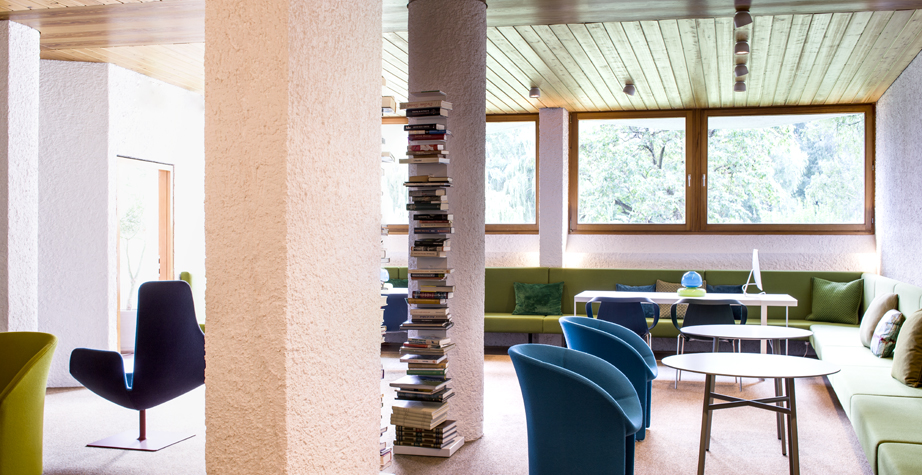 华体会体育官方在线官网 - 坐具|休闲椅|办公家具|华体会体育官方在线官网家具|月亮扶手椅