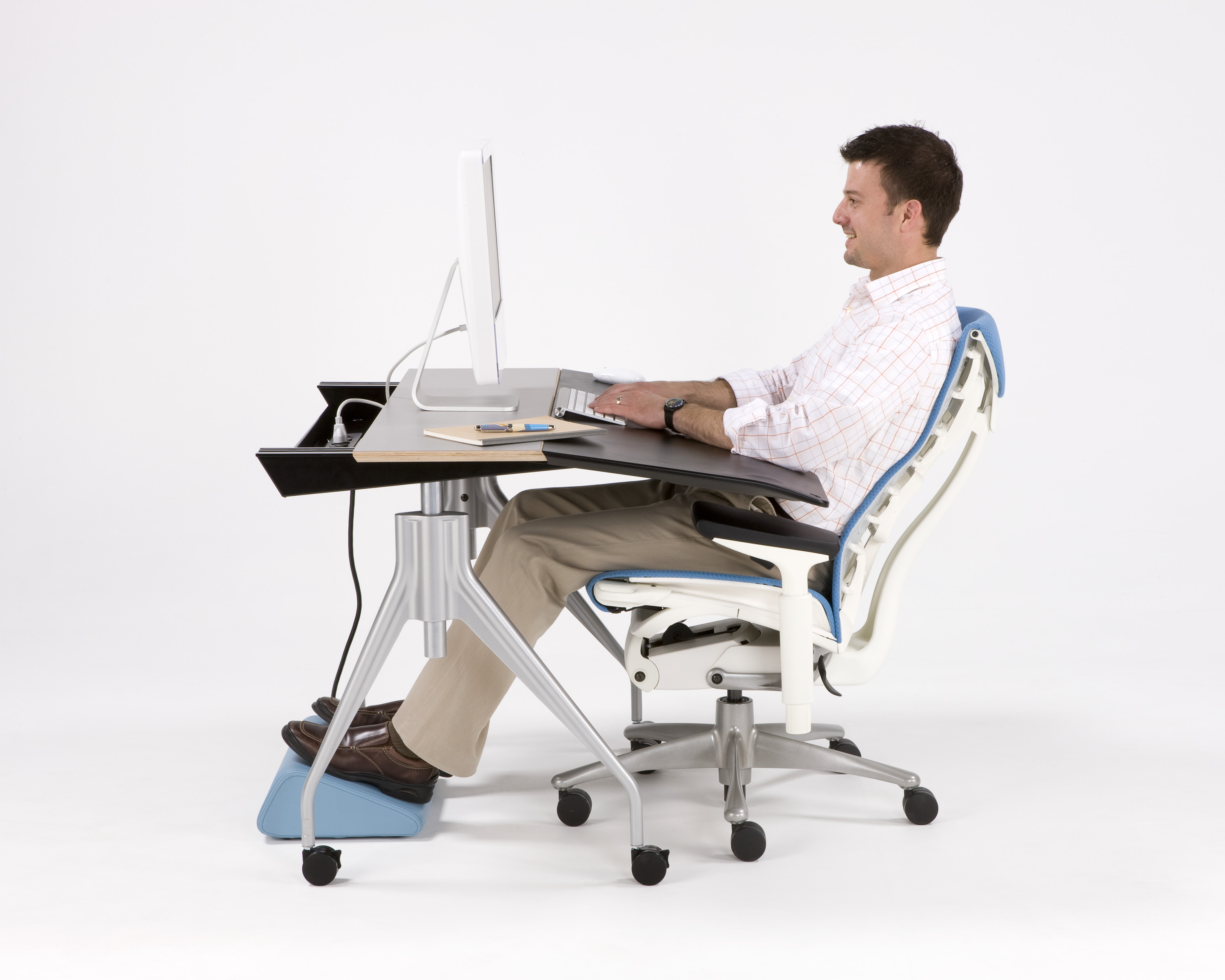 办公椅|现代真皮中班椅|办公家具|华体会体育官方在线官网家具|恩博迪大班椅