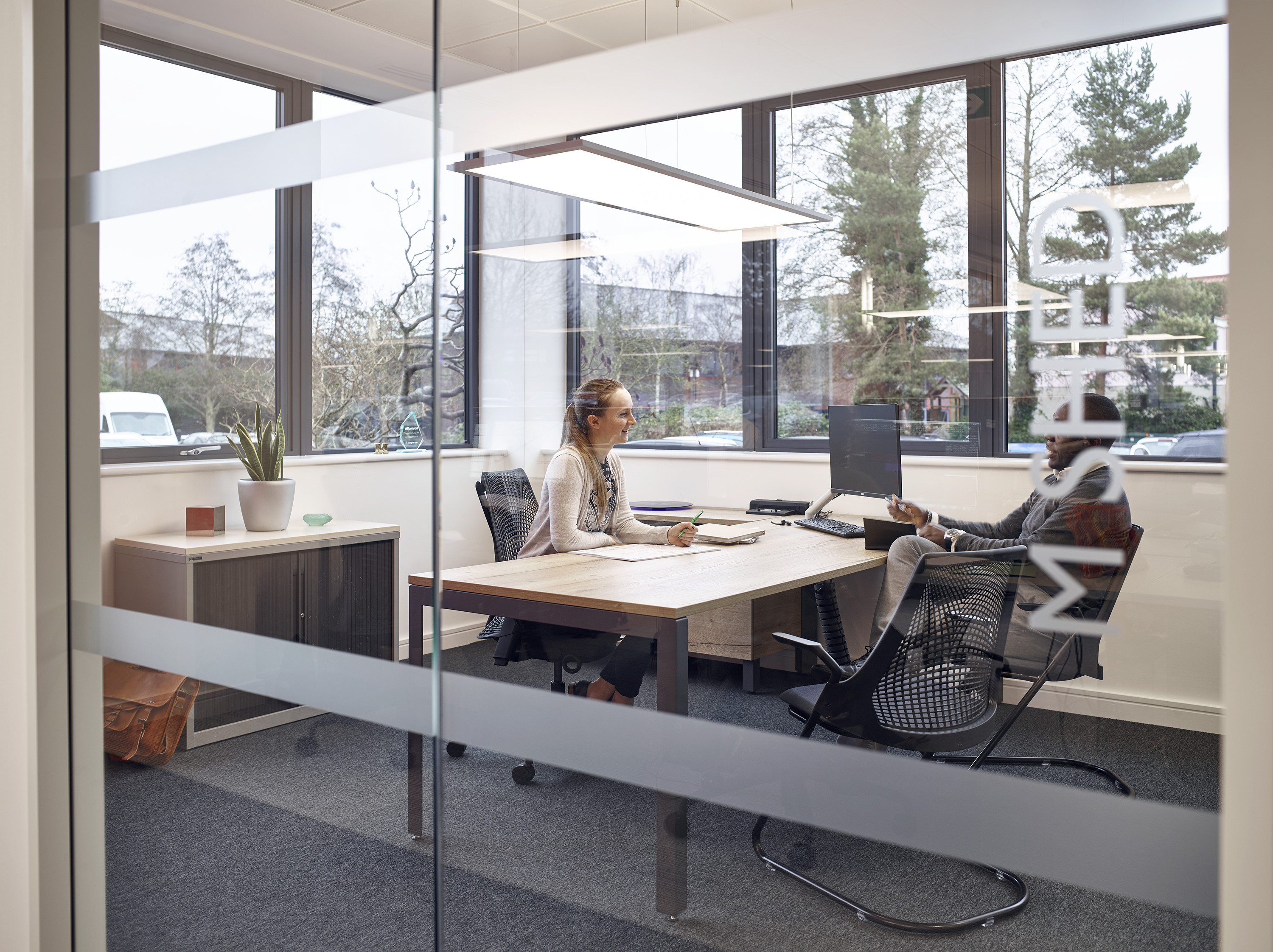 办公椅|现代真皮会议椅|办公家具|华体会体育官方在线官网家具|赛尔会议椅