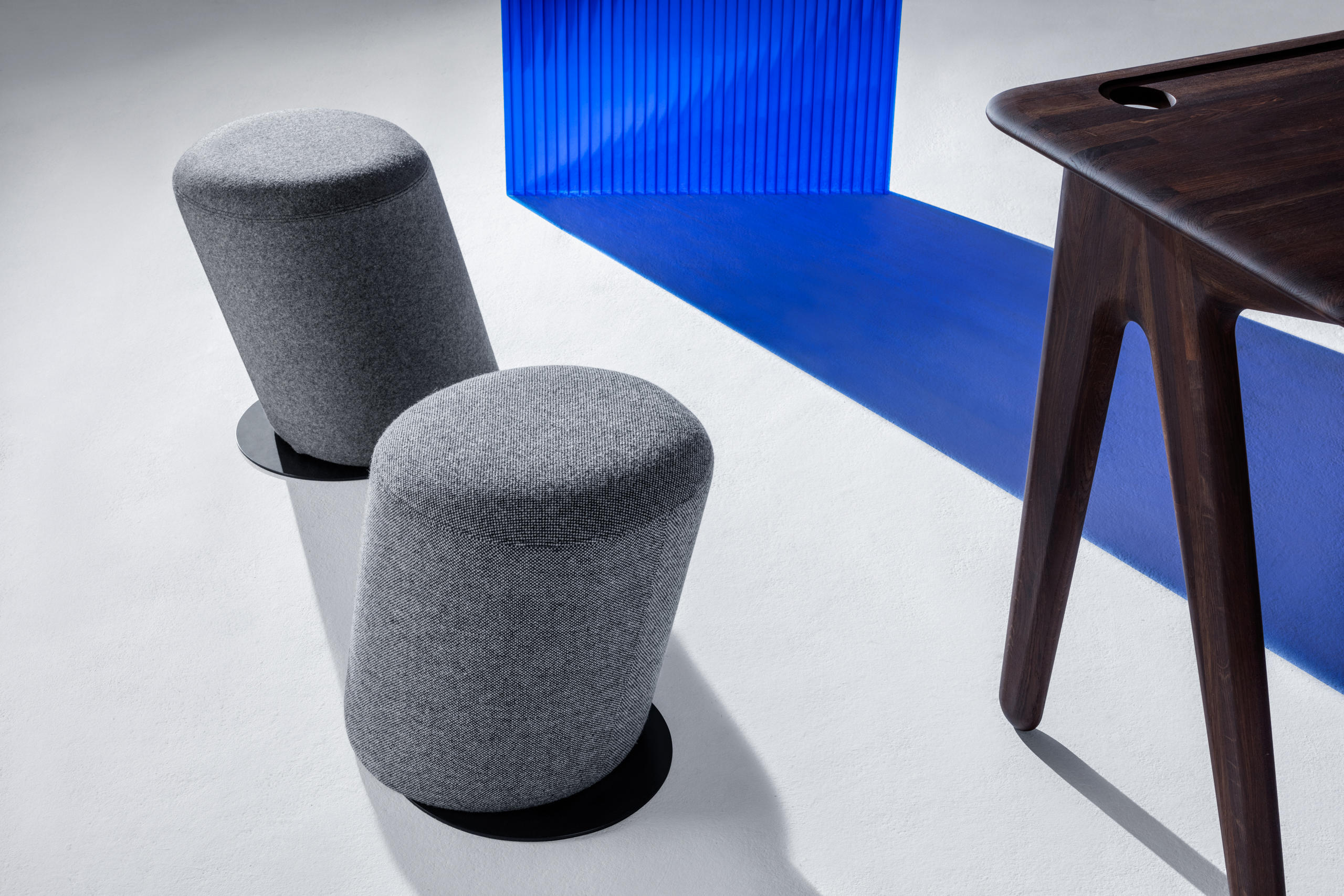 华体会体育官方在线官网 - 坐具|吧椅/凳子|办公家具|华体会体育官方在线官网家具|斜凳黑底