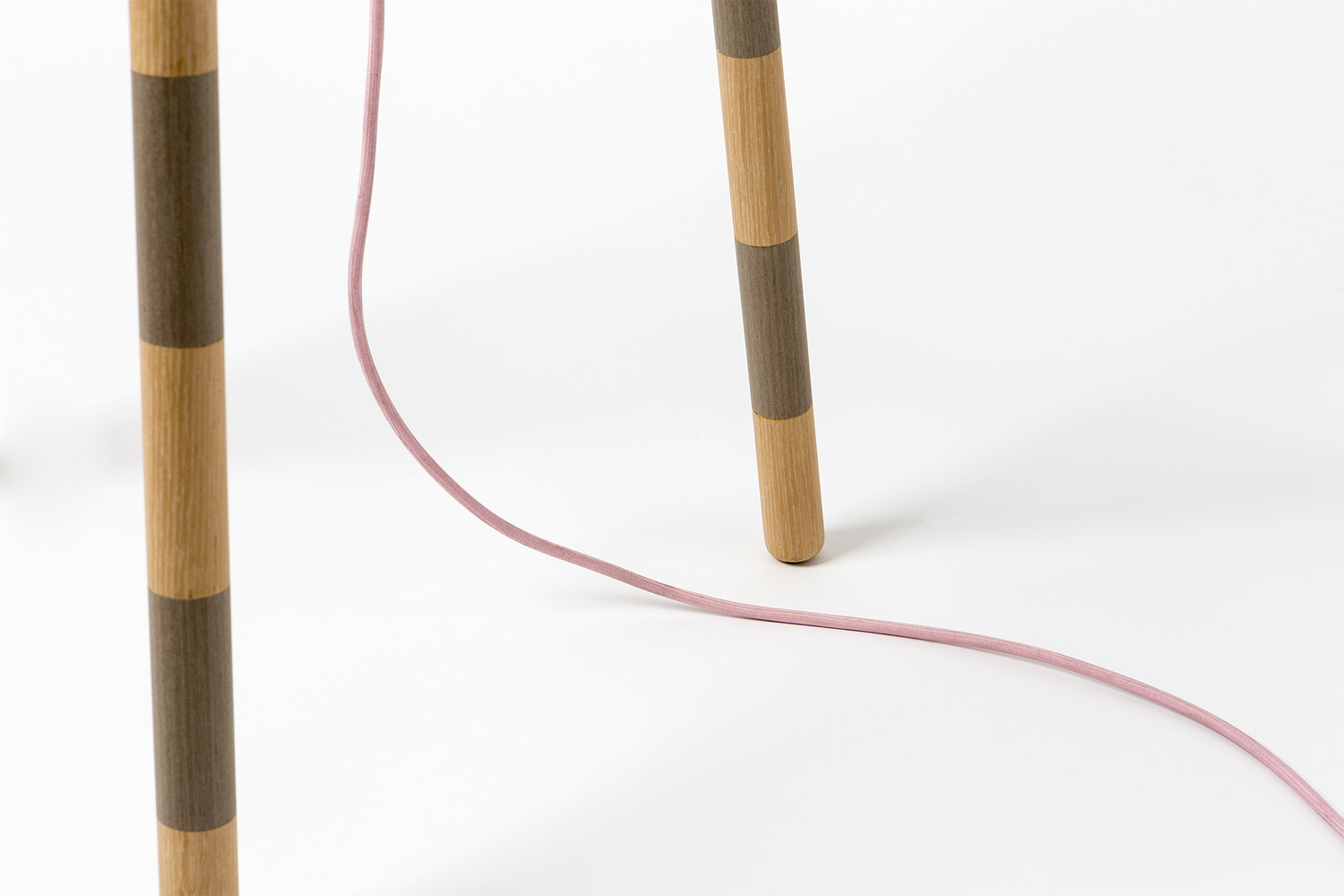 华体会体育官方在线官网 - 灯饰|落地灯|办公家具|华体会体育官方在线官网家具|Colmena落地灯