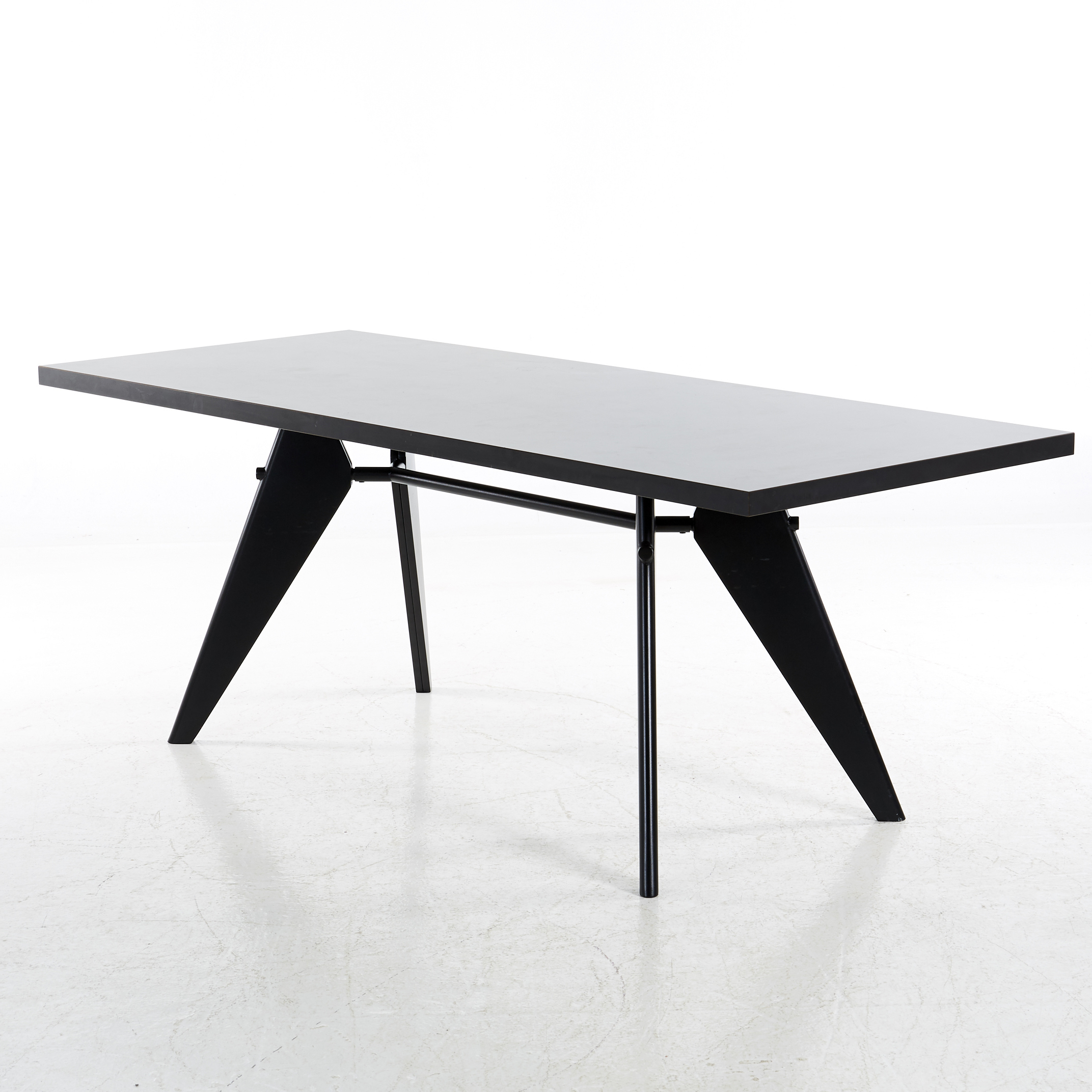 华体会体育官方在线官网 - 桌几|餐桌|办公家具|华体会体育官方在线官网家具|EM 餐桌