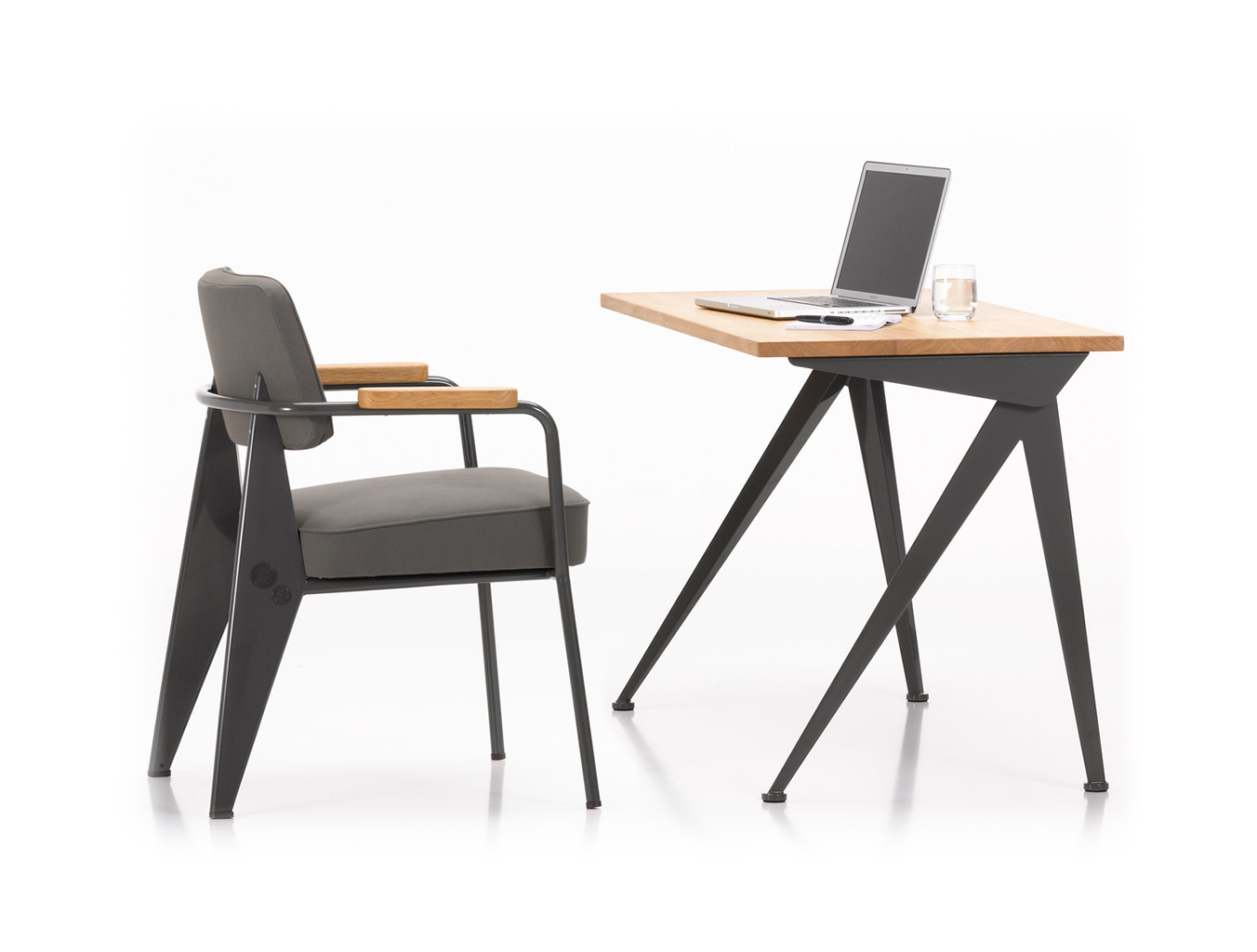 华体会体育官方在线官网 - 桌几|办公桌|办公家具|华体会体育官方在线官网家具|指南针方向桌