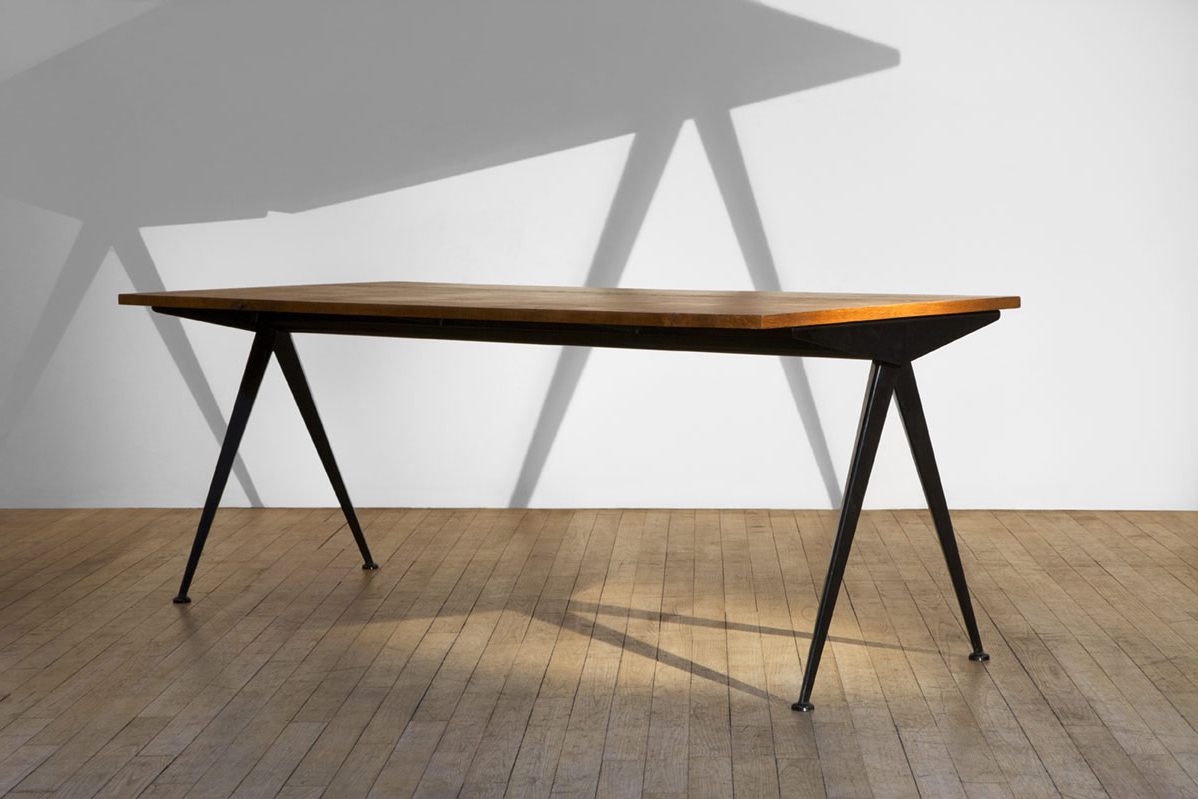 华体会体育官方在线官网 - 桌几|办公桌|办公家具|华体会体育官方在线官网家具|指南针方向桌