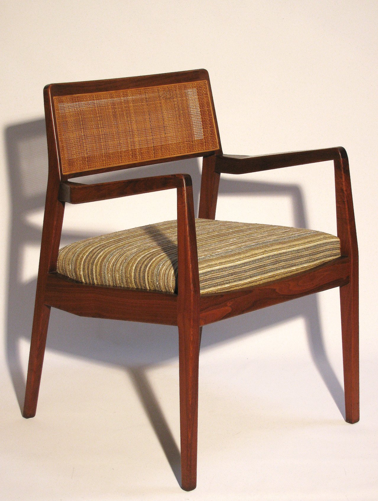 华体会体育官方在线官网 - 坐具|餐椅|办公家具|华体会体育官方在线官网家具|risom 椅子