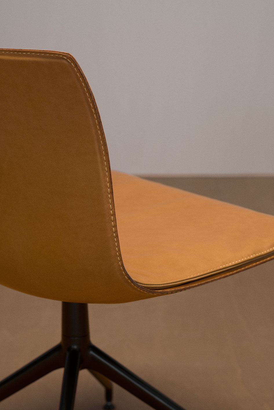 办公椅|现代真皮会议椅|办公家具|华体会体育官方在线官网家具|Catifa 46 会议椅