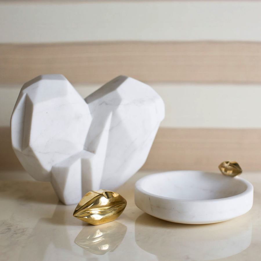 华体会体育官方在线官网 - 附件|饰品|办公家具|华体会体育官方在线官网家具|经典之吻