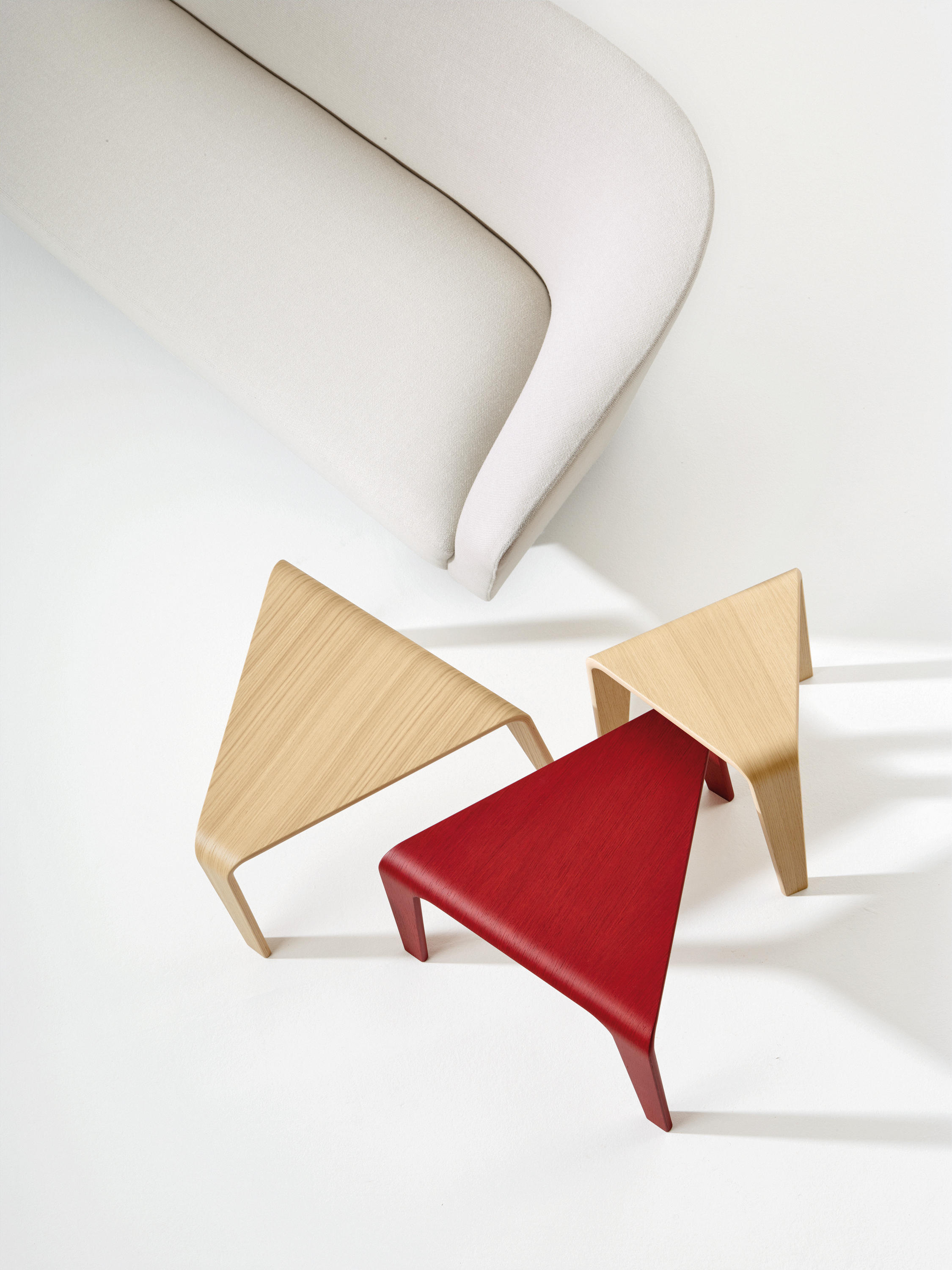 华体会体育官方在线官网 - 桌几|茶几/边几|办公家具|华体会体育官方在线官网家具|Ply 角几/茶几/咖啡桌