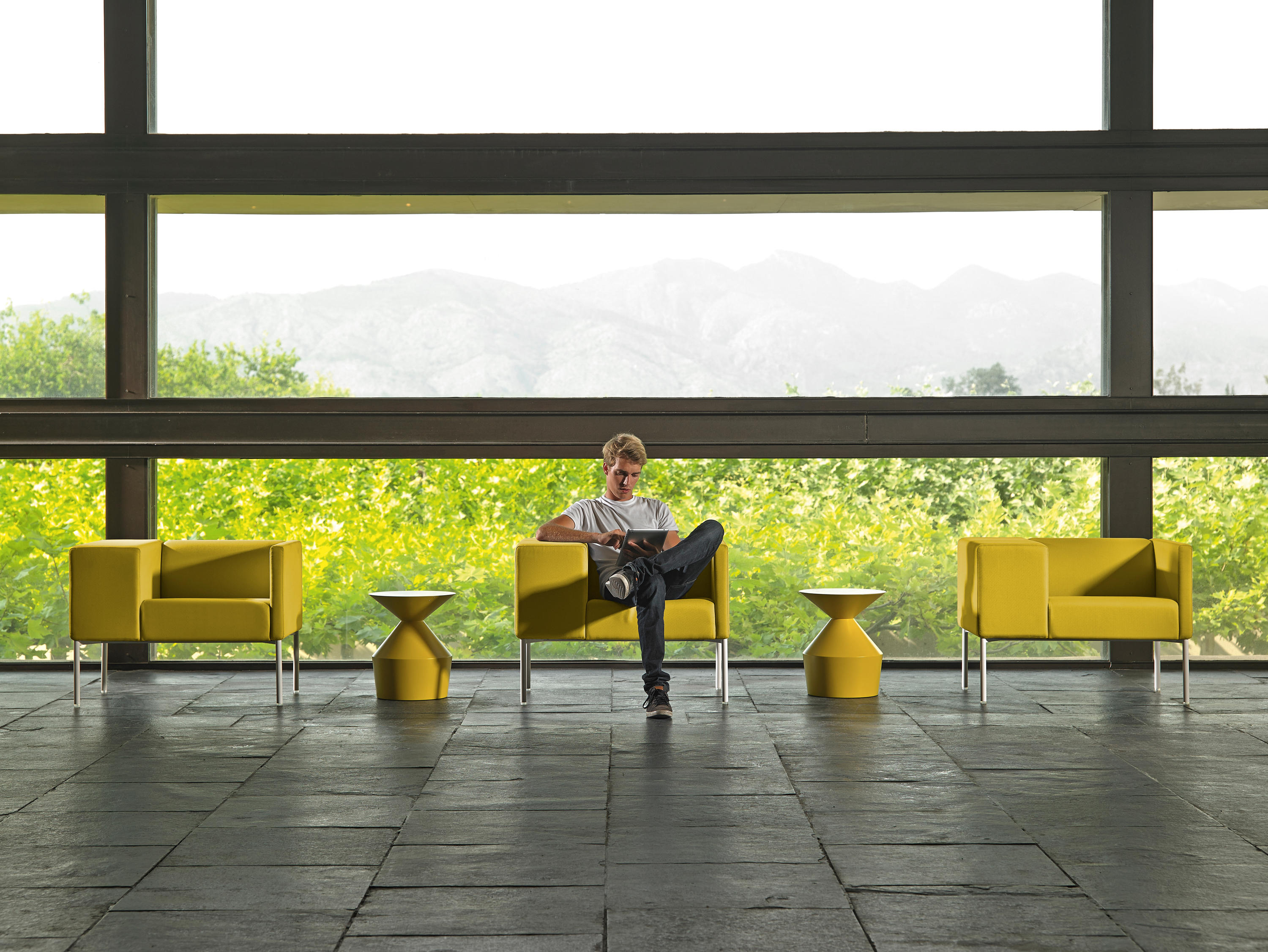 华体会体育官方在线官网 - 桌几|茶几/边几|办公家具|华体会体育官方在线官网家具|Shape 茶几/角几