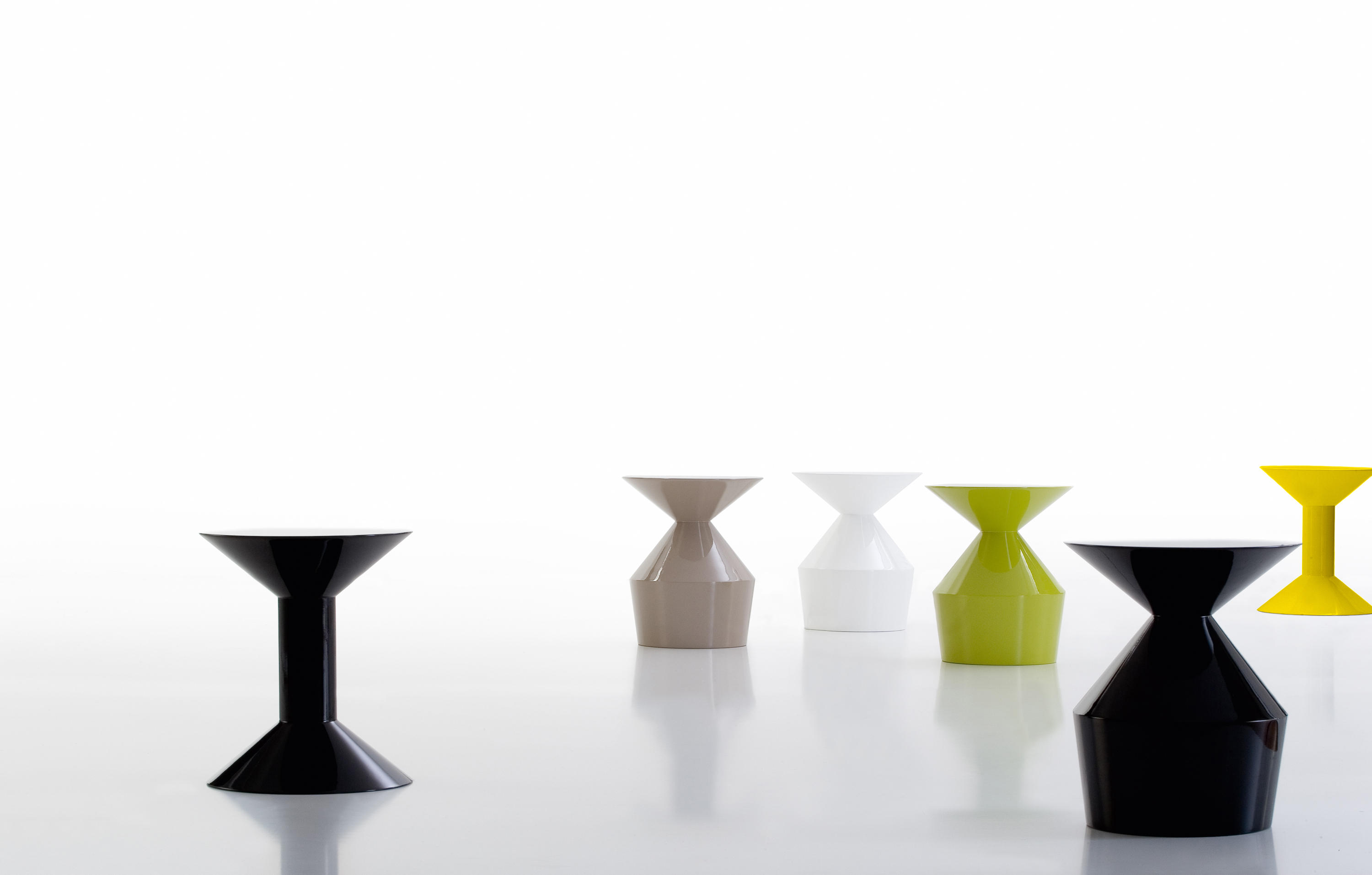 华体会体育官方在线官网 - 桌几|茶几/边几|办公家具|华体会体育官方在线官网家具|Shape 茶几/角几