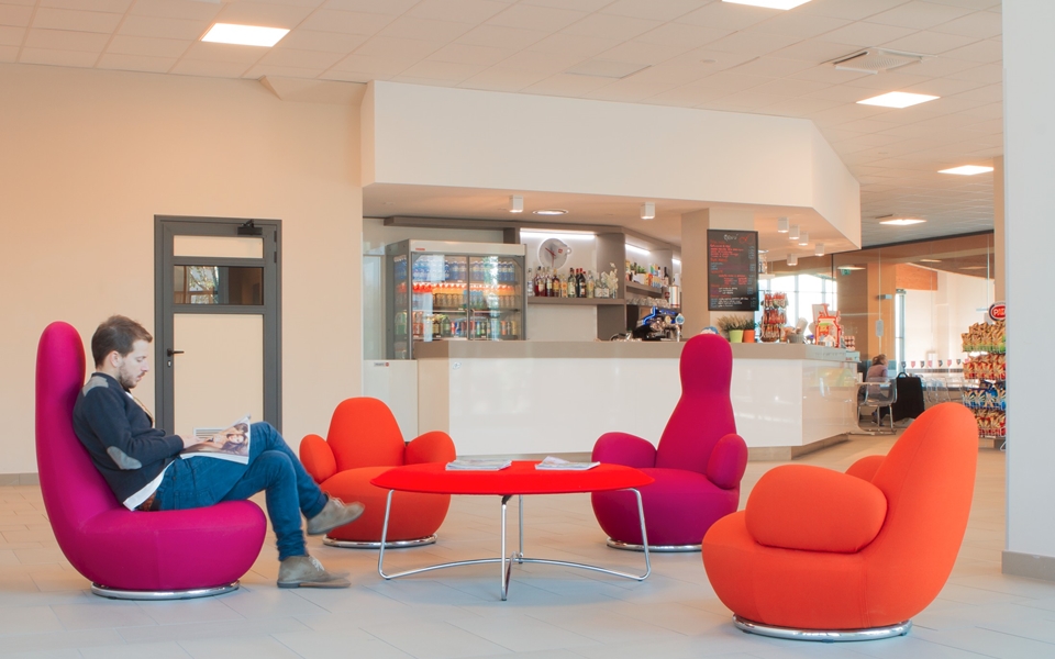 华体会体育官方在线官网 - 坐具|沙发|办公家具|华体会体育官方在线官网家具|OPPO  沙发椅