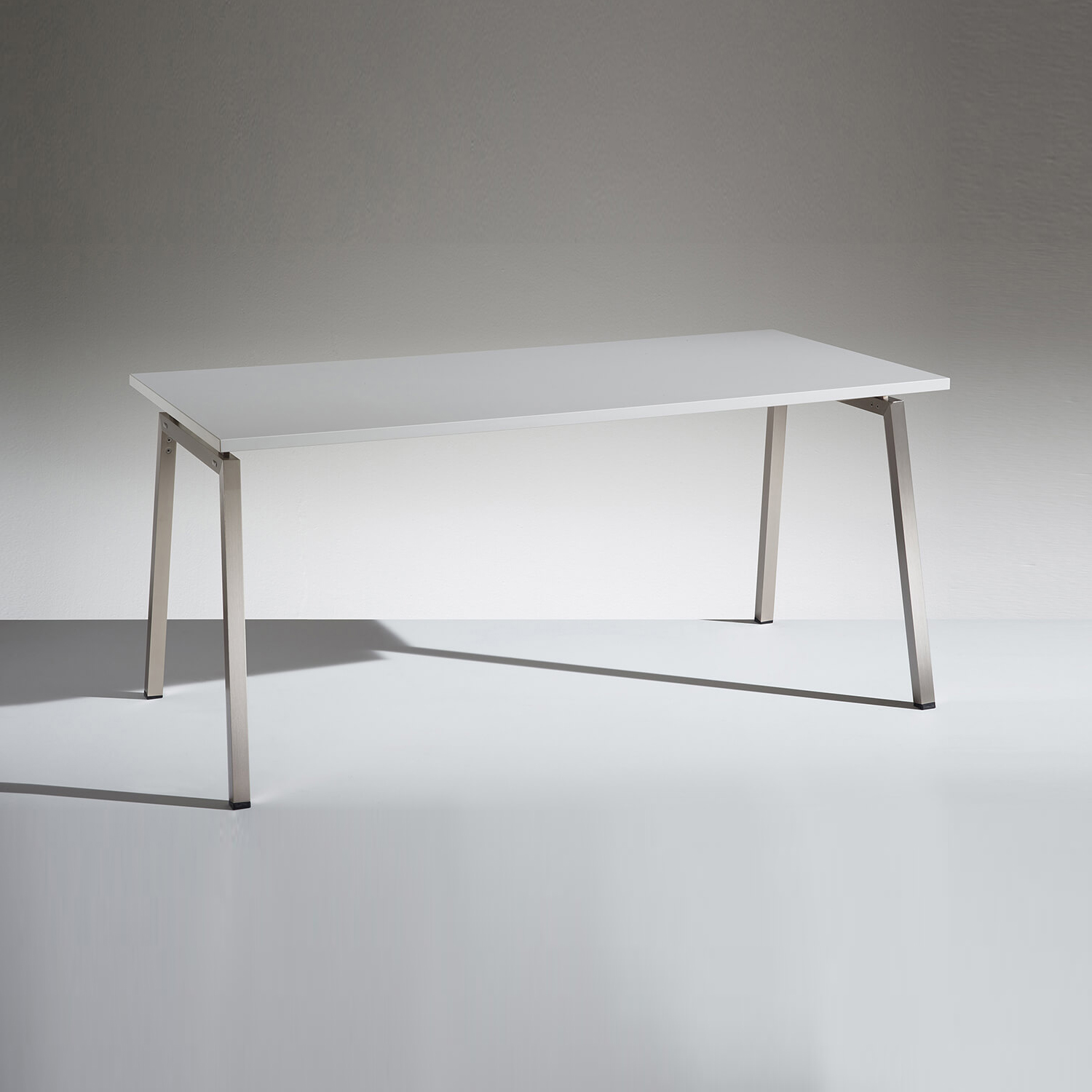 [华体会体育官方在线官网 - 桌几|办公桌|办公家具|华体会体育官方在线官网家具|PIKAPPA 书桌]