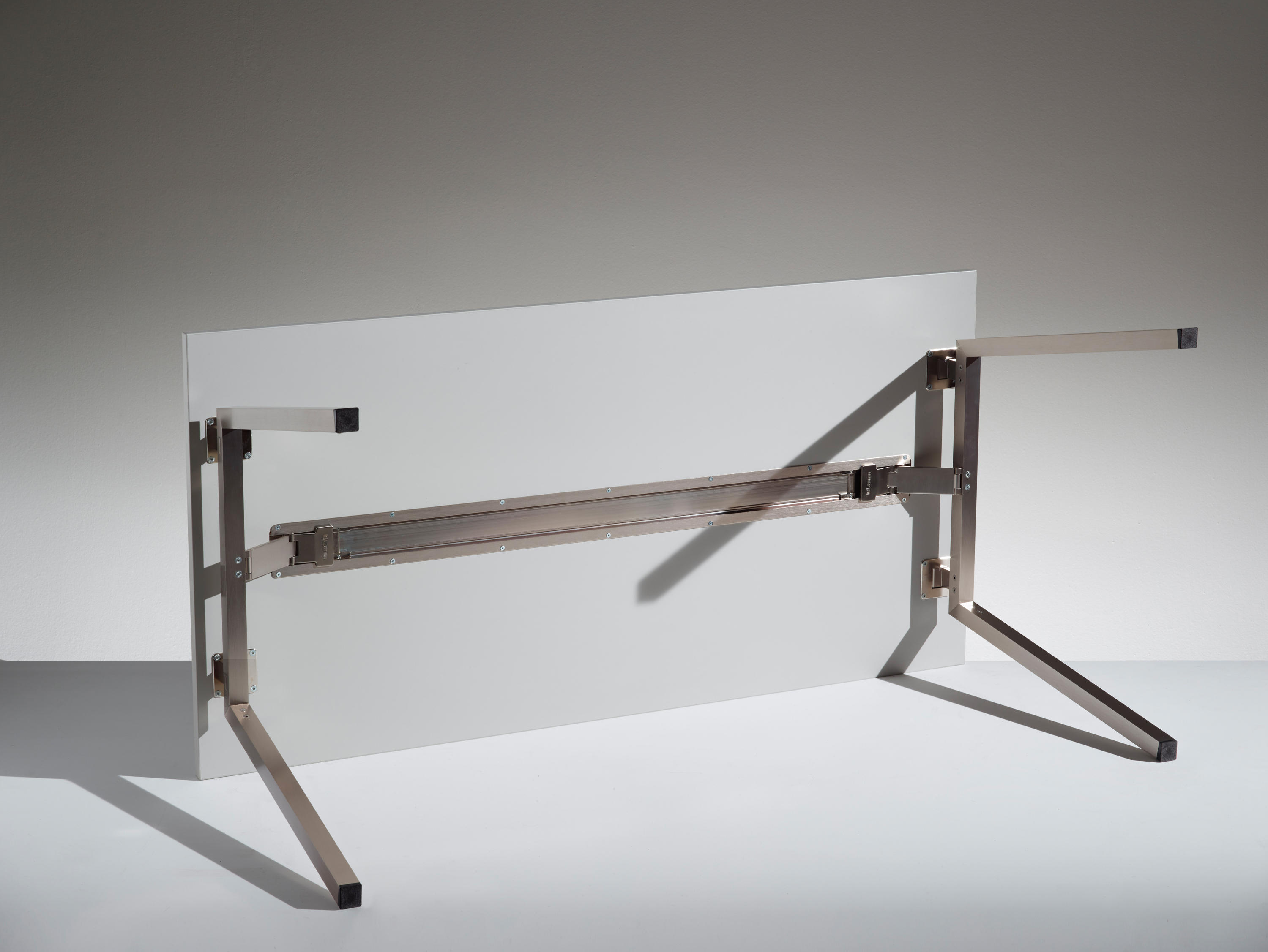 华体会体育官方在线官网 - 桌几|办公桌|办公家具|华体会体育官方在线官网家具|PIKAPPA 书桌