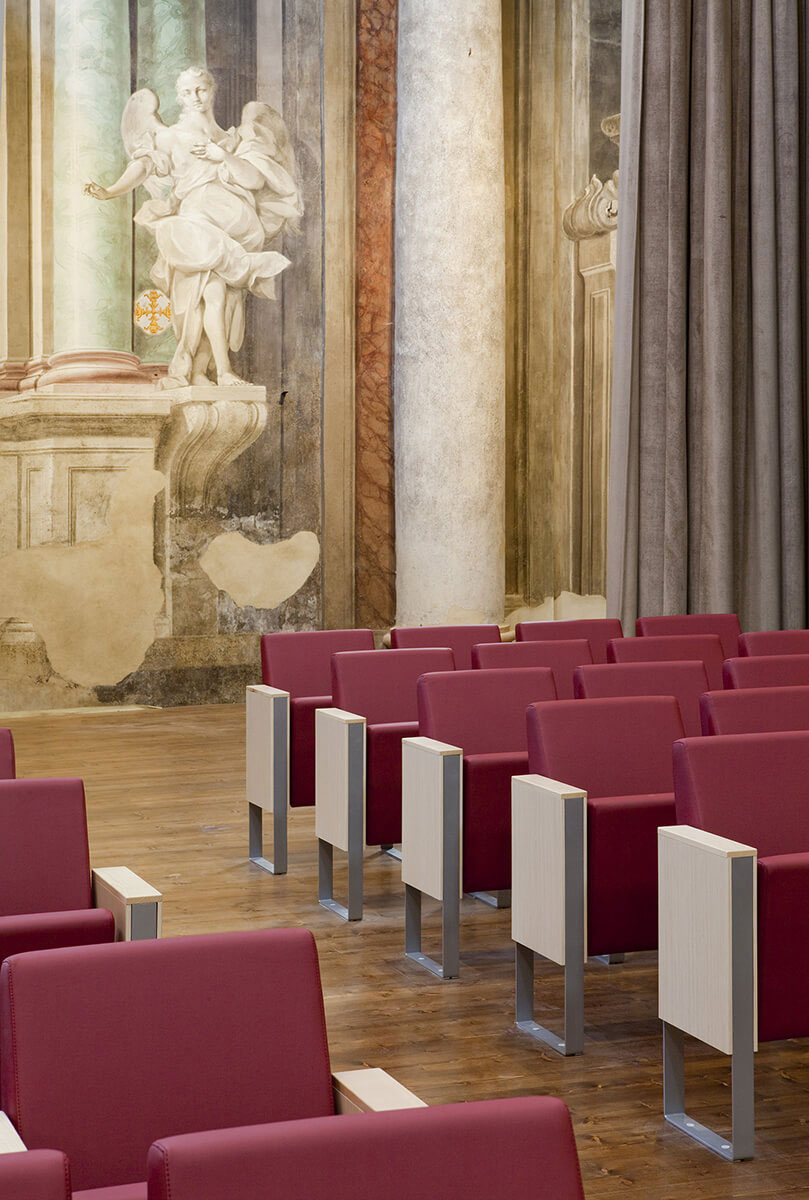 公共座椅|礼堂椅、报告厅椅|办公家具|华体会体育官方在线官网家具|C100 剧院/礼堂椅