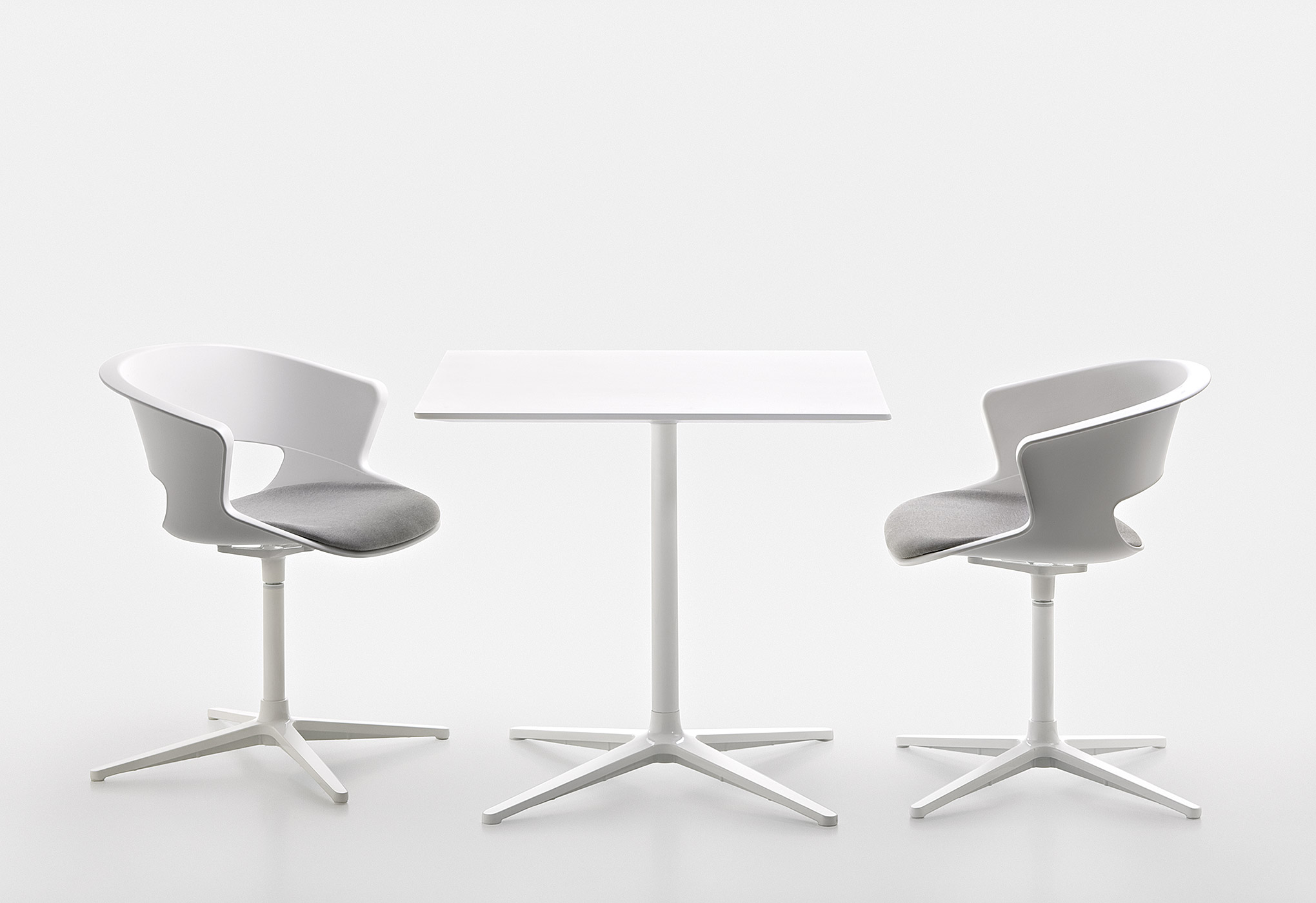 华体会体育官方在线官网 - 桌几|茶几/边几|办公家具|华体会体育官方在线官网家具|Plato 洽谈桌/咖啡桌