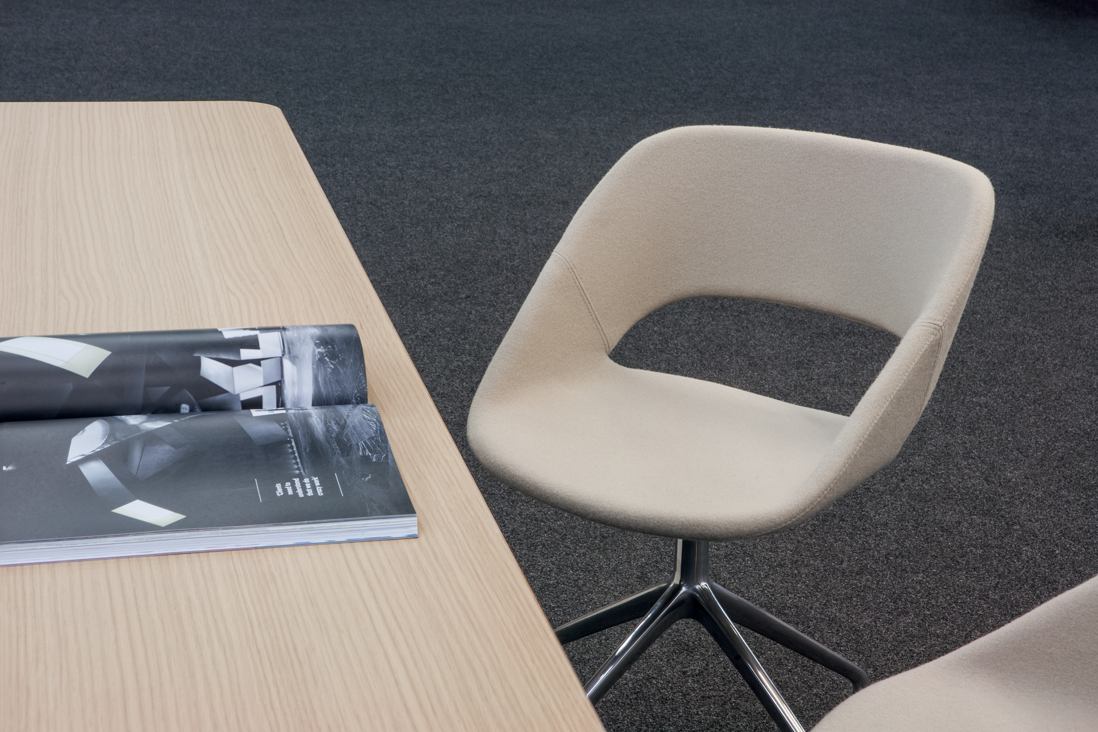 华体会体育官方在线官网 - 坐具|办公椅|办公家具|华体会体育官方在线官网家具|Kabira 洽谈椅