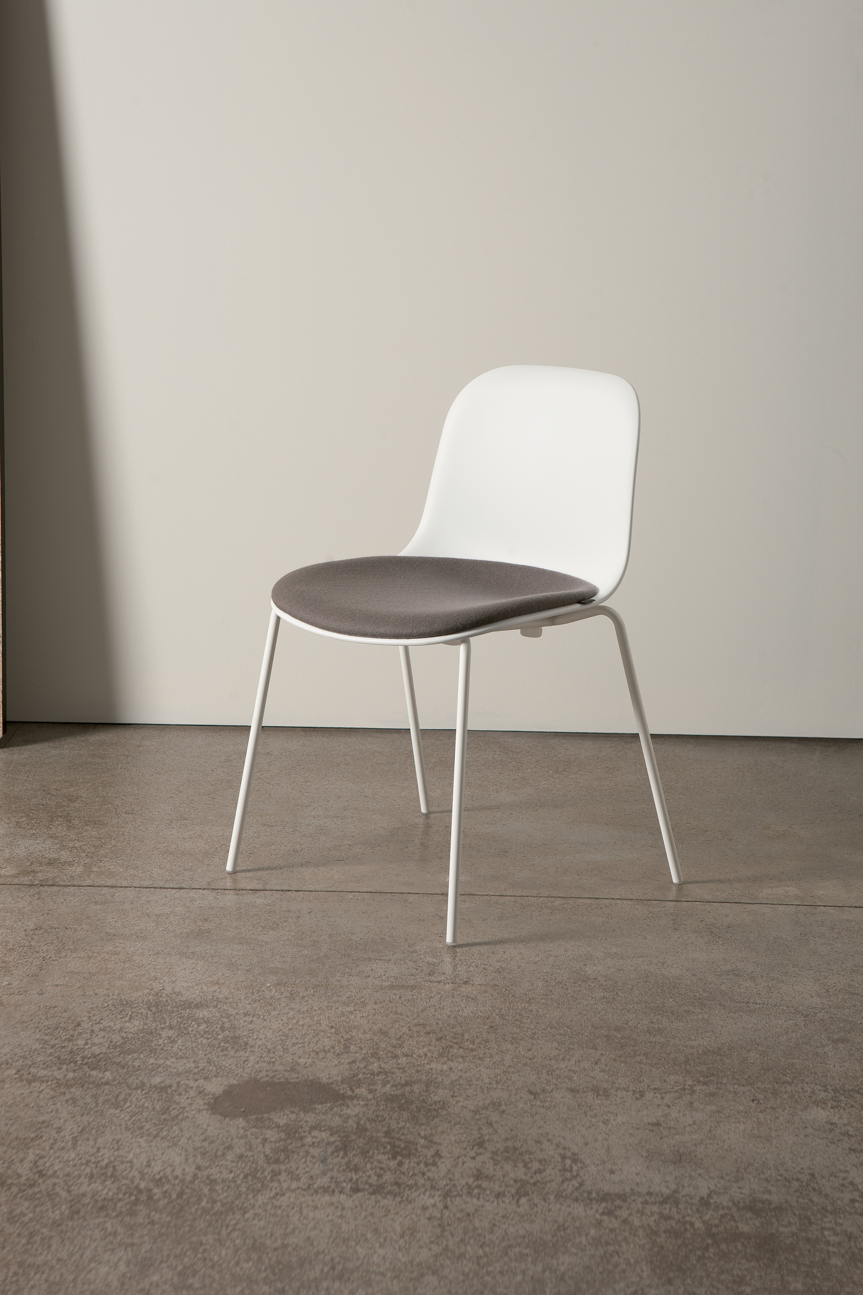 办公椅|现代真皮会议椅|办公家具|华体会体育官方在线官网家具|Máni  洽谈椅