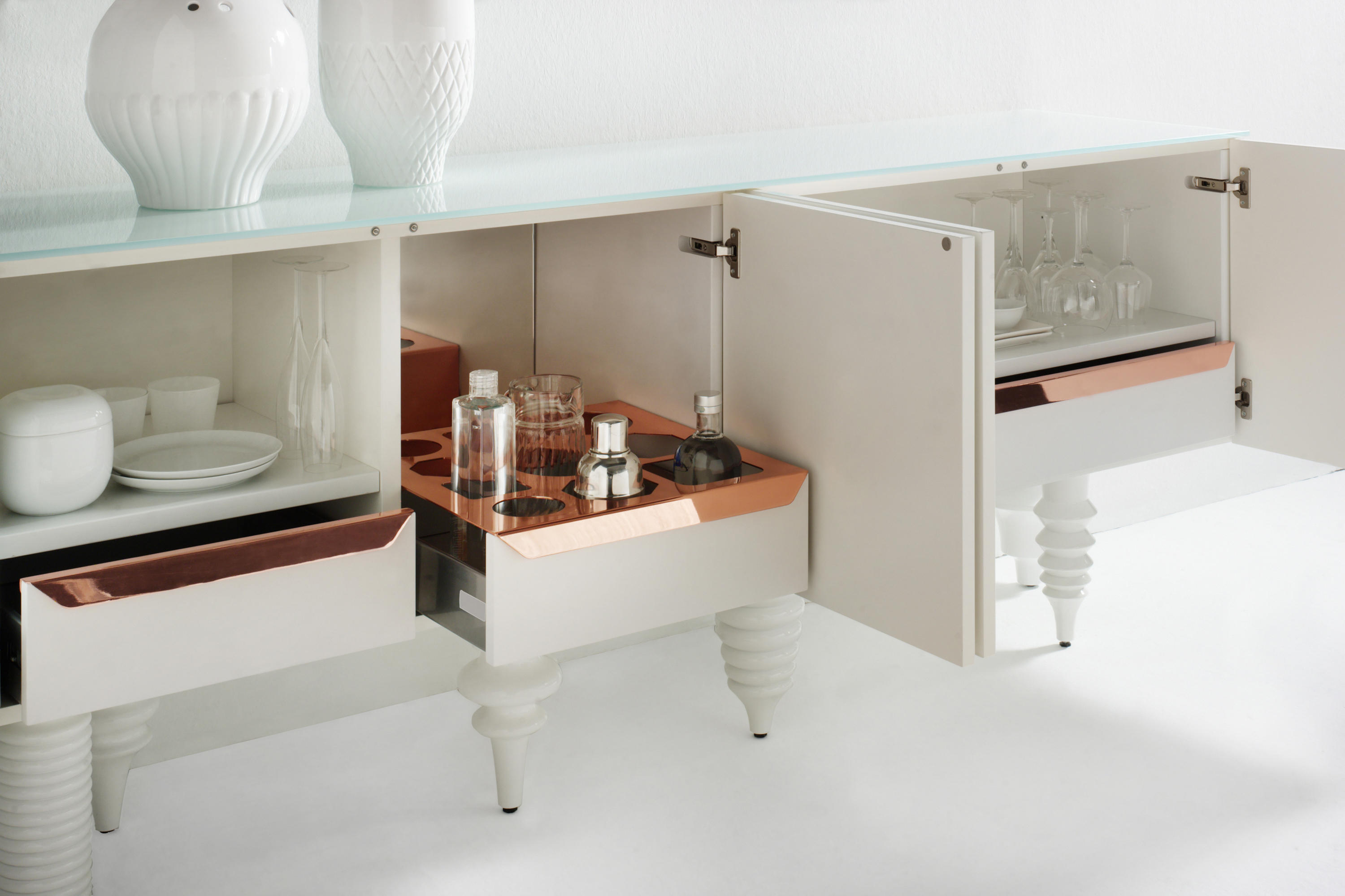 华体会体育官方在线官网 - 储物|装饰架|办公家具|华体会体育官方在线官网家具|MULTILEG 餐边柜/装饰柜