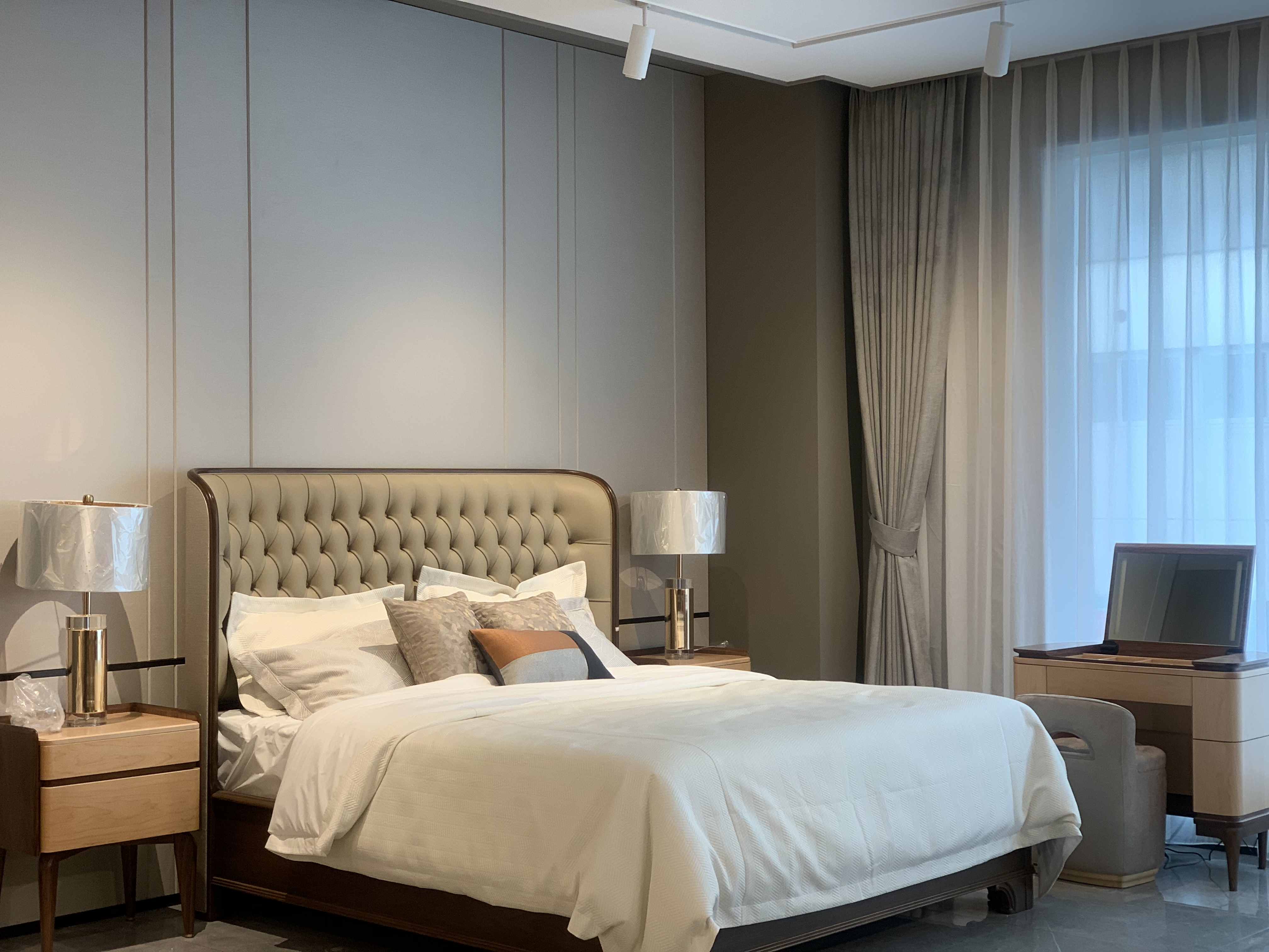 华体会体育官方在线官网 - 卧室|梳妆台/凳|办公家具|华体会体育官方在线官网家具|海派时尚-梳妆凳