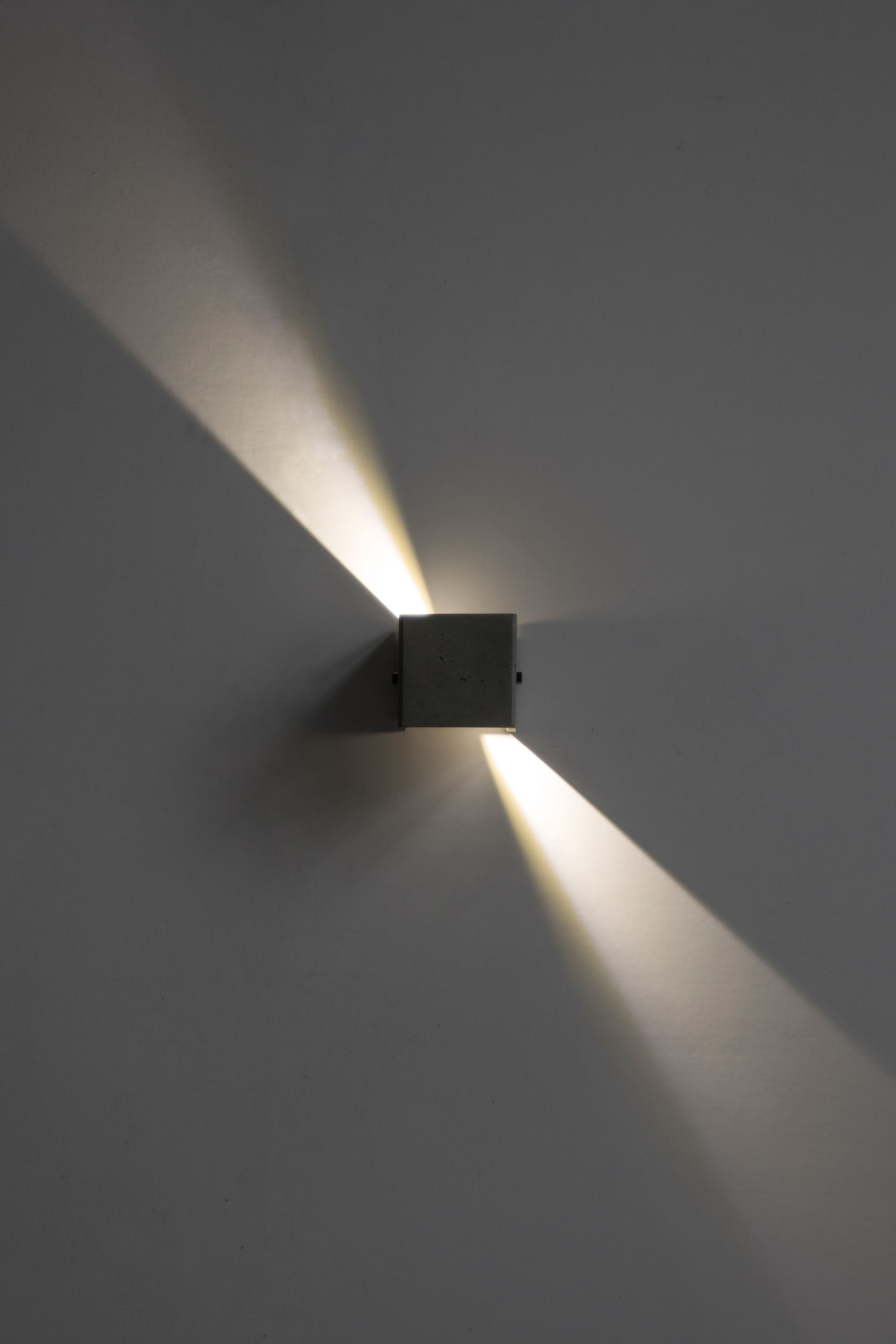 华体会体育官方在线官网 - 灯饰|壁灯|办公家具|华体会体育官方在线官网家具|壁灯-V