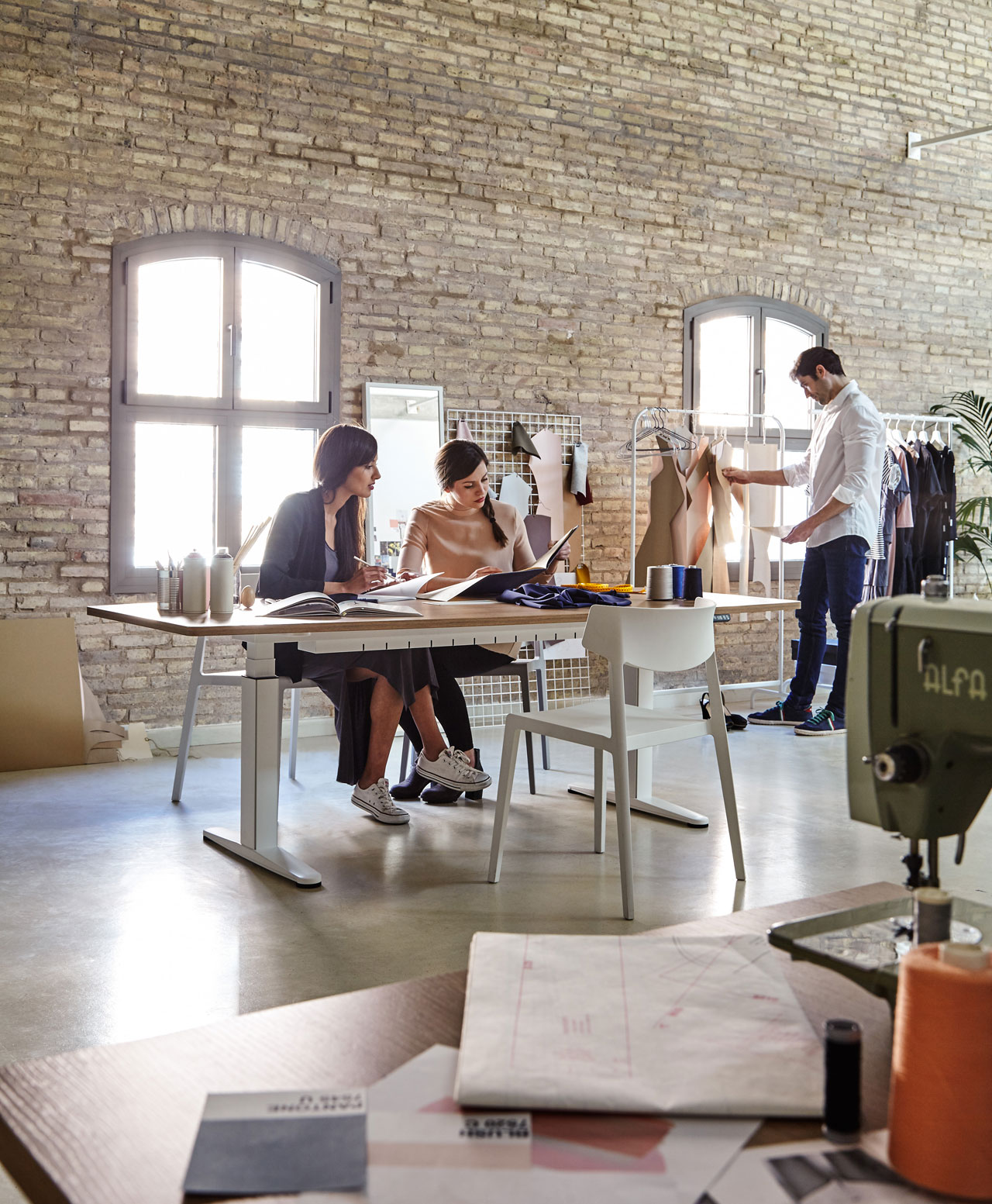 办公台|升降台|办公家具|华体会体育官方在线官网家具|流动性会议桌系列