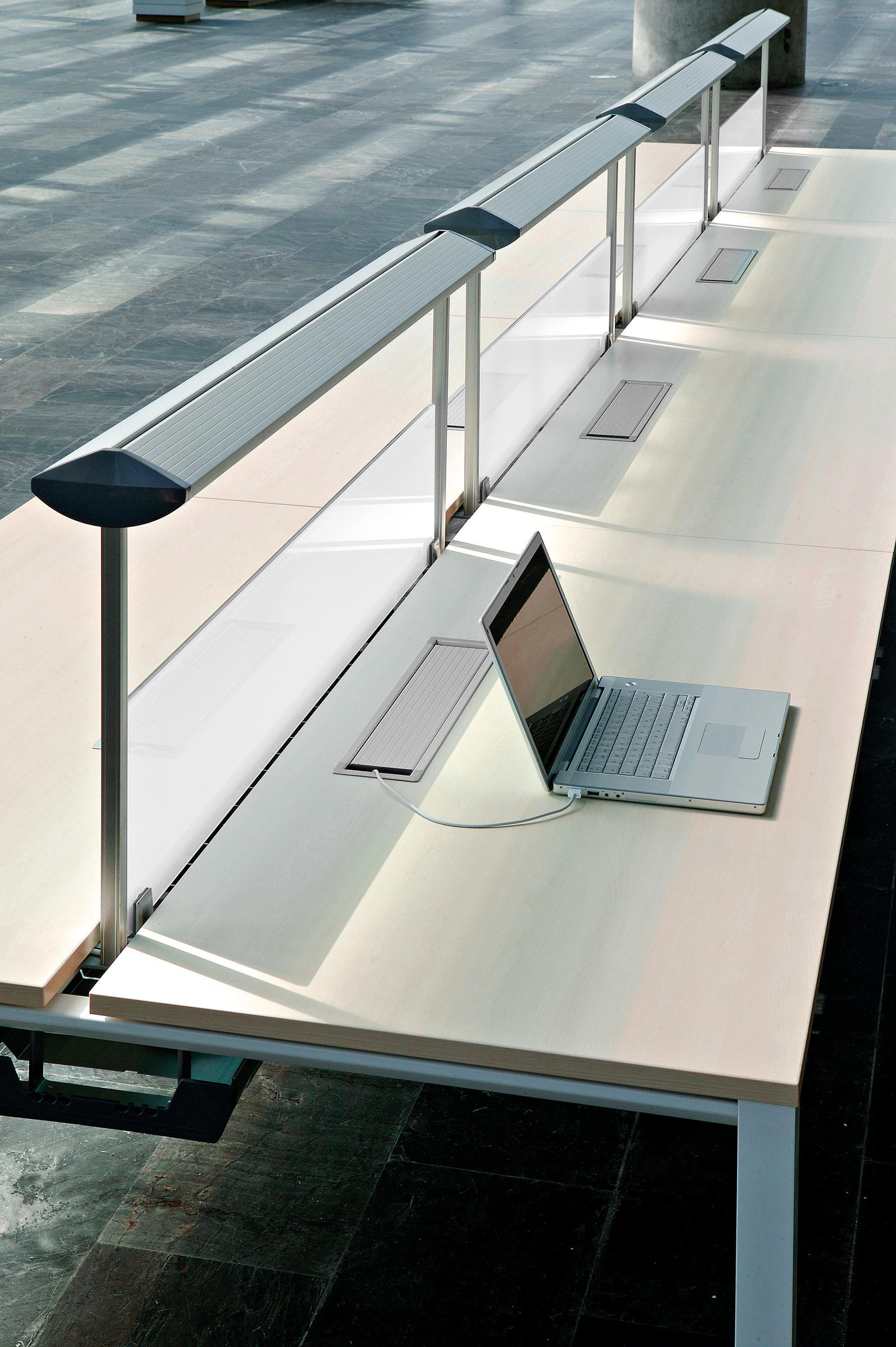 办公屏风|办公屏风系统|办公家具|华体会体育官方在线官网家具|VITAL 员工桌系列