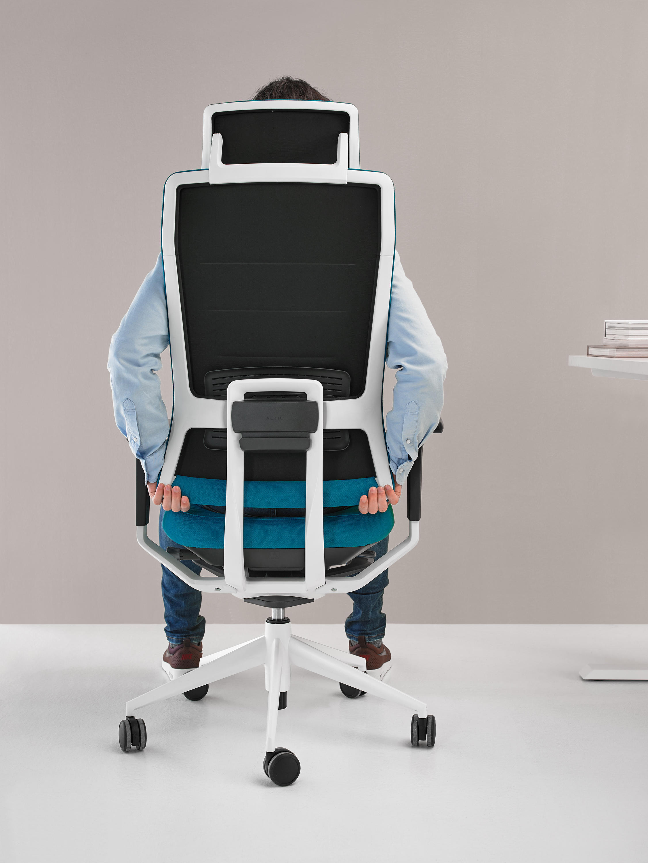 办公椅|现代真皮中班椅|办公家具|华体会体育官方在线官网家具|TNK FAMILY 大班椅系列