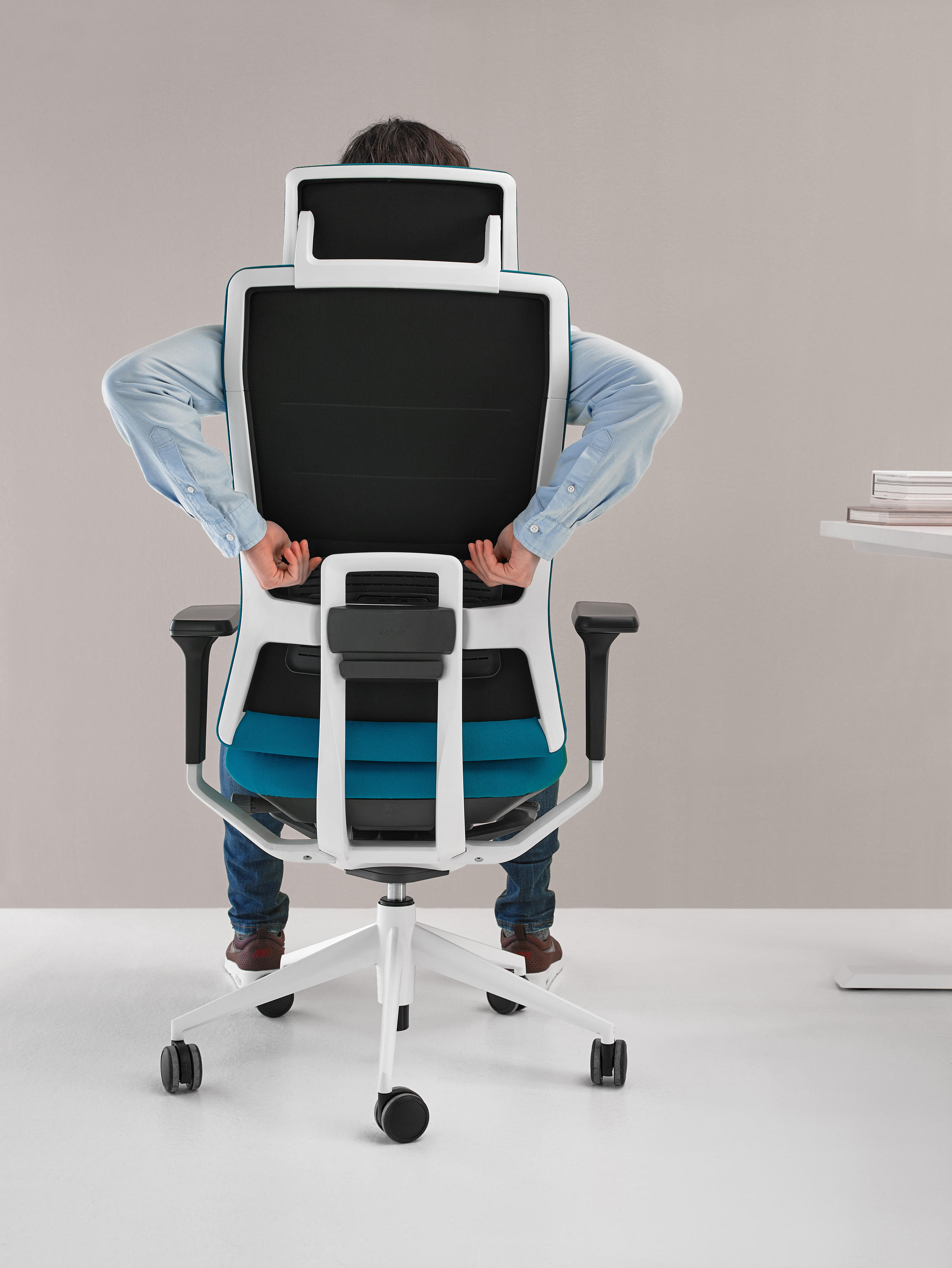 办公椅|现代真皮中班椅|办公家具|华体会体育官方在线官网家具|TNK FAMILY 大班椅系列