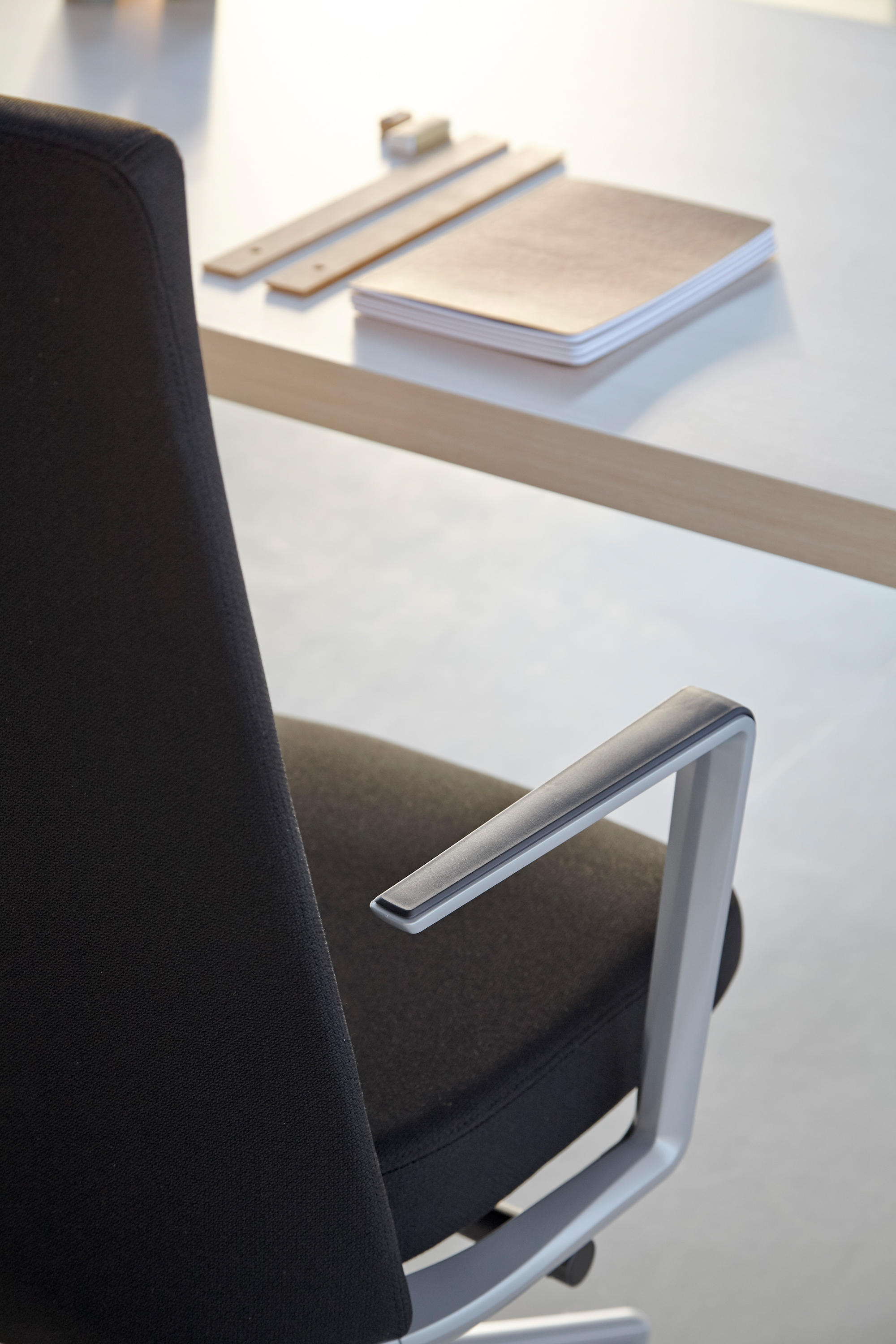 办公椅|现代真皮会议椅|办公家具|华体会体育官方在线官网家具|CRON 会议椅系列