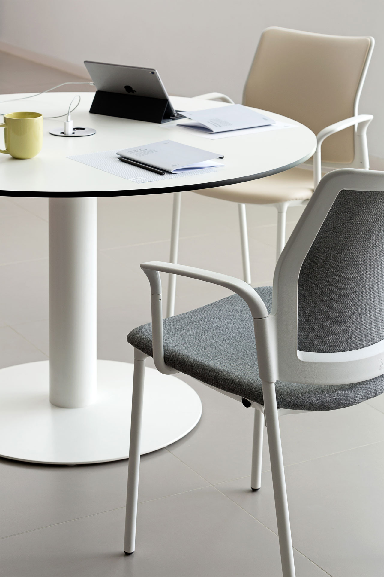 办公椅|现代真皮会议椅|办公家具|华体会体育官方在线官网家具|URBAN PLUS 洽谈椅系列