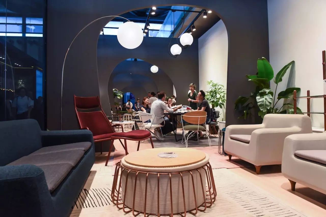 华体会体育官方在线官网 - 灯饰|落地灯|办公家具|华体会体育官方在线官网家具|Nube弧形落地灯