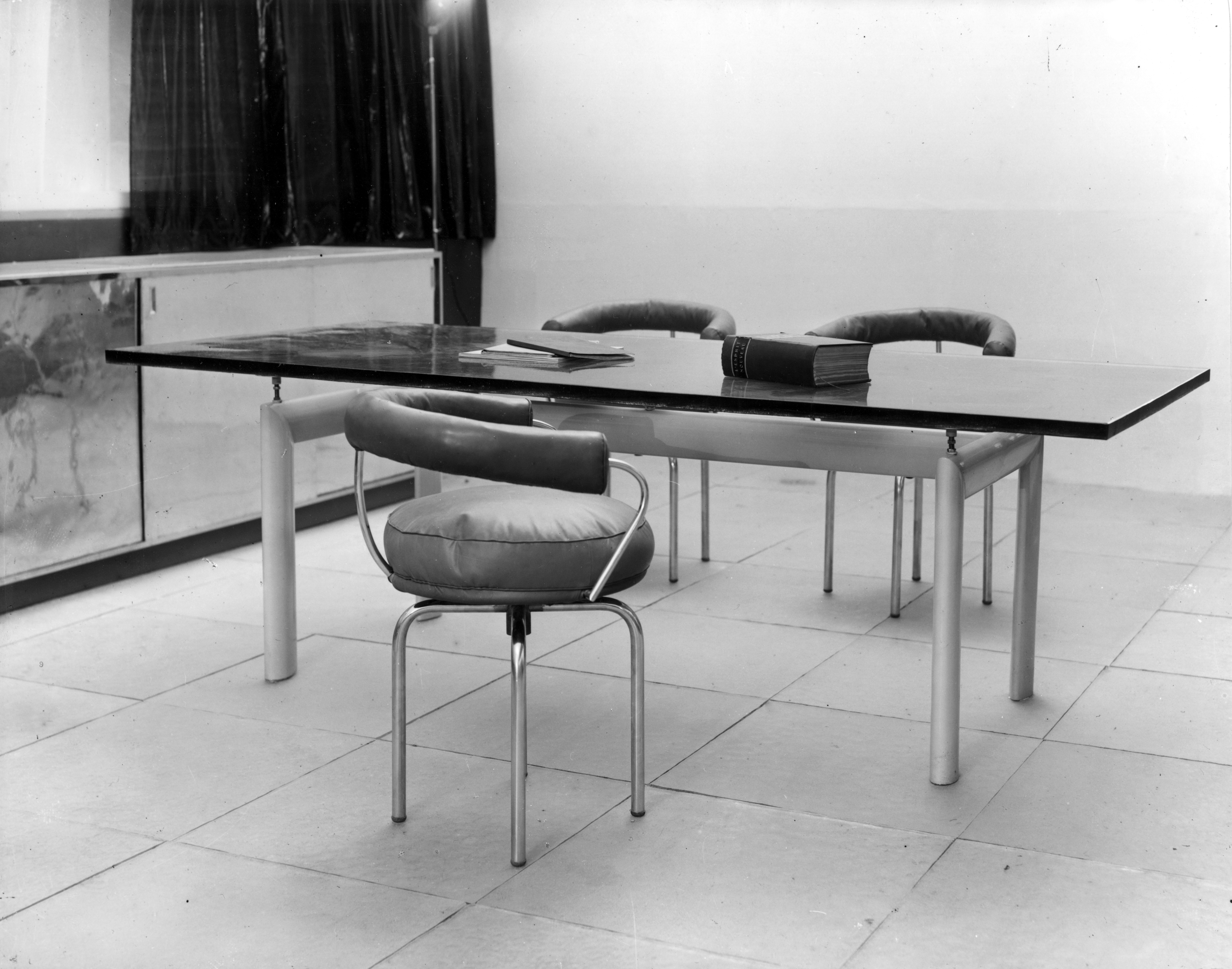 华体会体育官方在线官网 - 桌几|餐桌|办公家具|华体会体育官方在线官网家具|LC6餐台